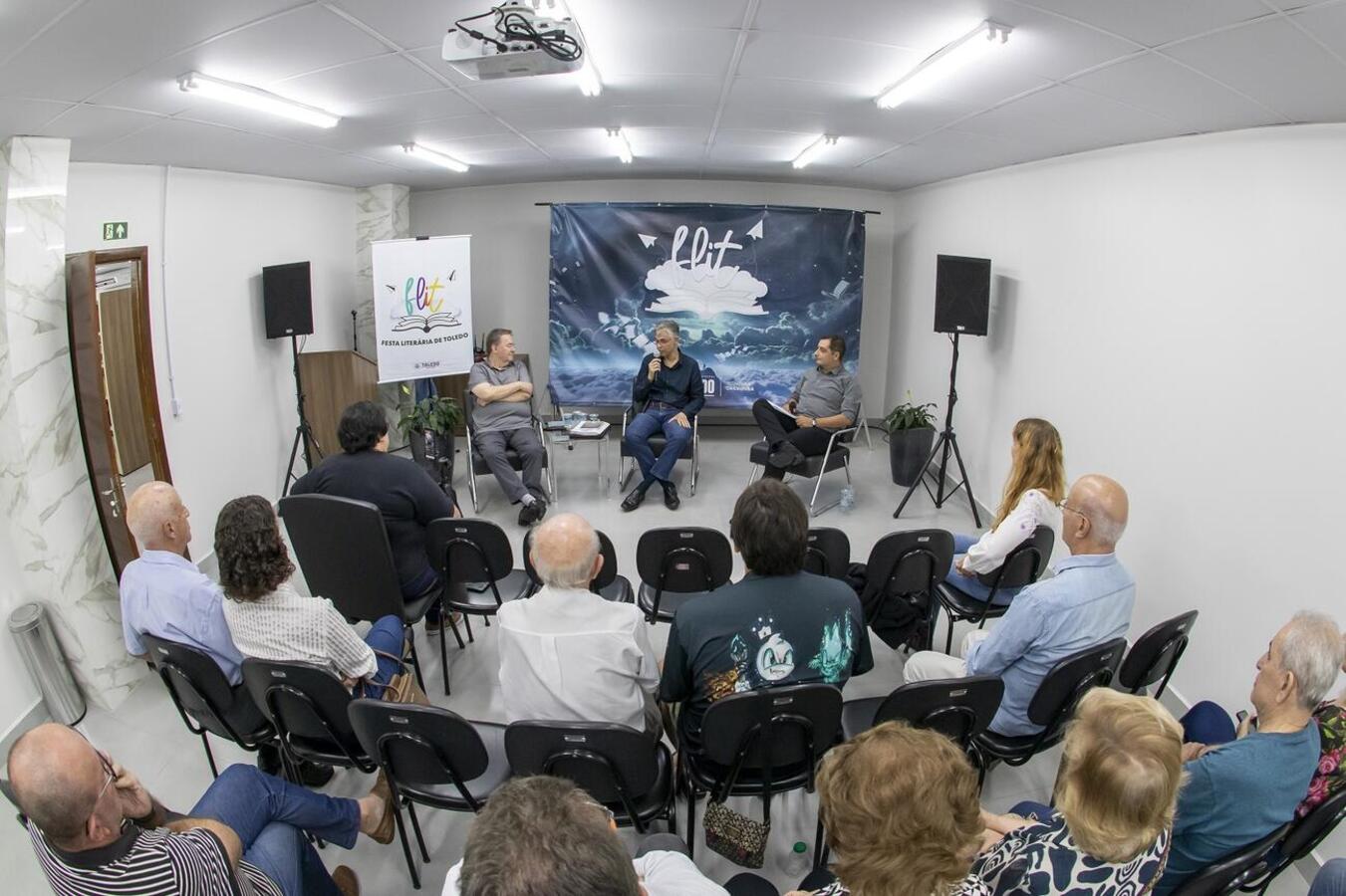 Atividades do evento atraíram quase 5.000 pessoas; algumas cadastraram-se na Biblioteca Pública, que coleciona números admiráveis desde que foi reinaugurada