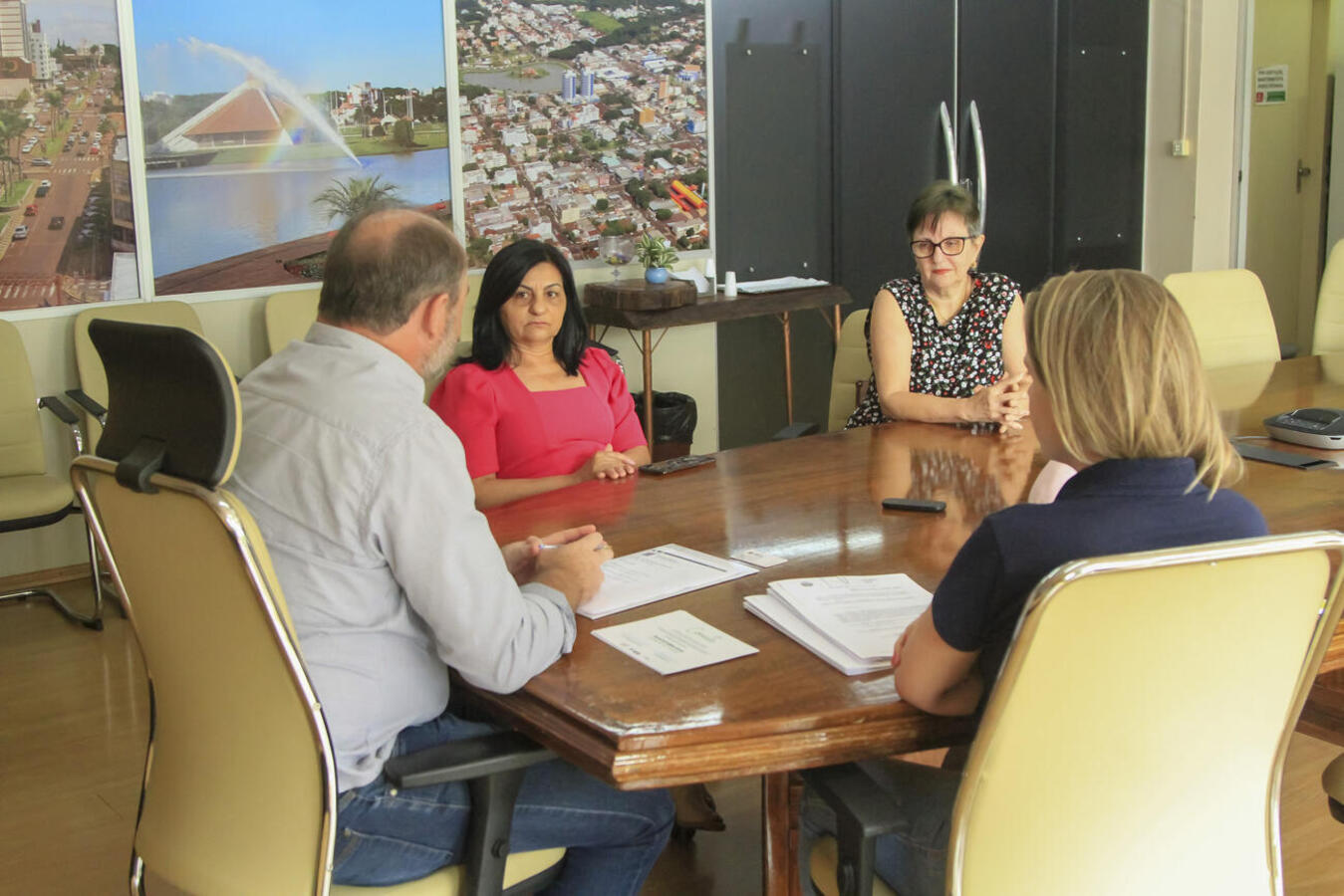 Mais servidoras municipais recebem benefício da aposentadoria