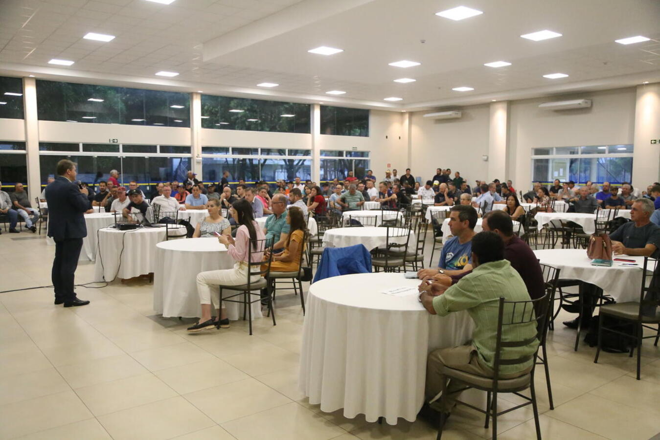 Emdur realiza encontro e homenageia trabalhadores por serviços prestados