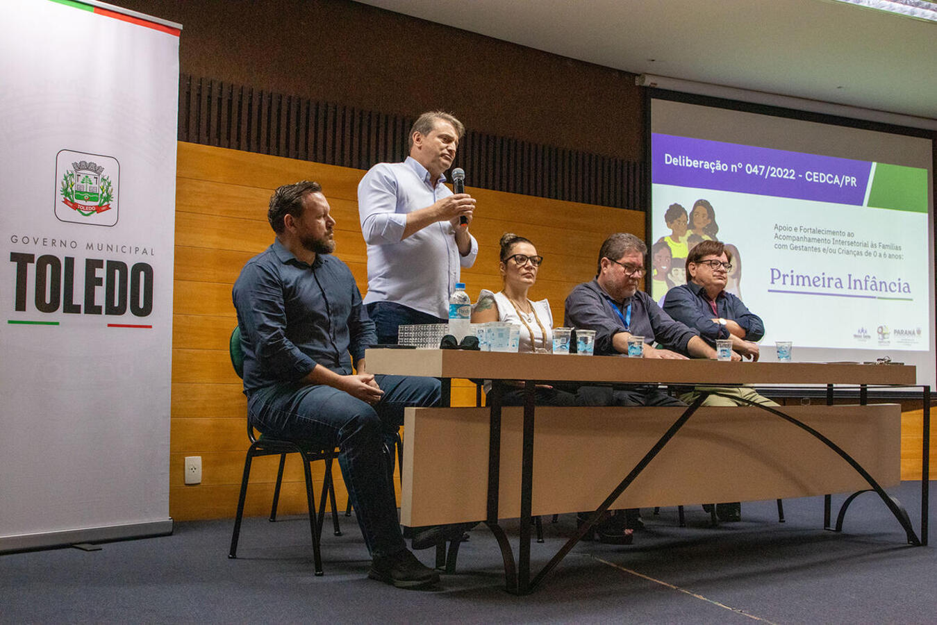 Prefeito Beto Lunitti compareceu, na manhã desta quarta-feira (25), no auditório da FAG/Toledo, à abertura de evento que reuniu técnicos de 48 municípios da região