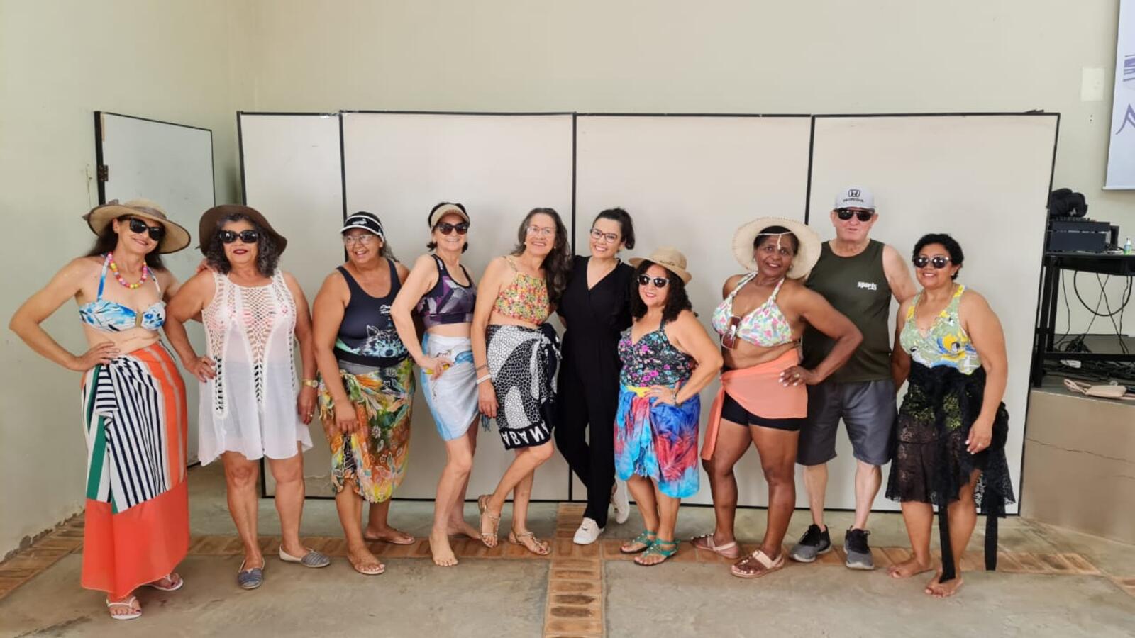 Centenas de idosos participaram do 2º Seminário de Esportes, Saúde e Segurança Alimentar realizado no Centro de Revitalização da Terceira Idade Dr. Wilson Carlos Kuhn (Certi Pioneiro) na manhã desta quarta-feira (22). O evento realizado pela Secretaria de Esportes e Lazer (Smel), por meio do Departamento do Idoso,  em parceria com o Departamento de Segurança Alimentar da Cozinha Social, contou com o apoio do Certi Pioneiro e Certi Coopagro. Apresentações culturais dos idosos e palestras educativas sobre a t