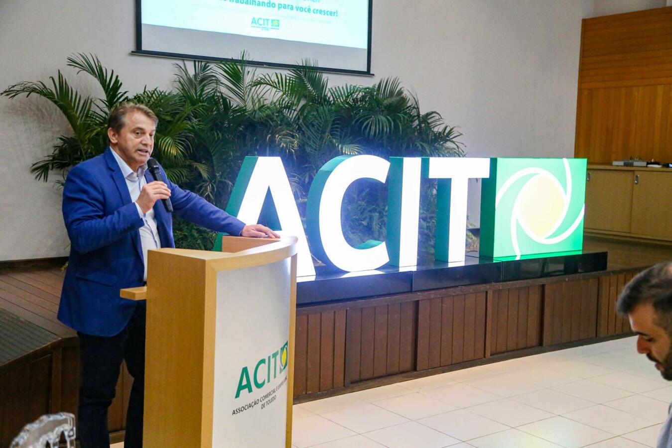 Prefeito destaca importância da ACIT durante comemoração do 56º aniversário da entidade