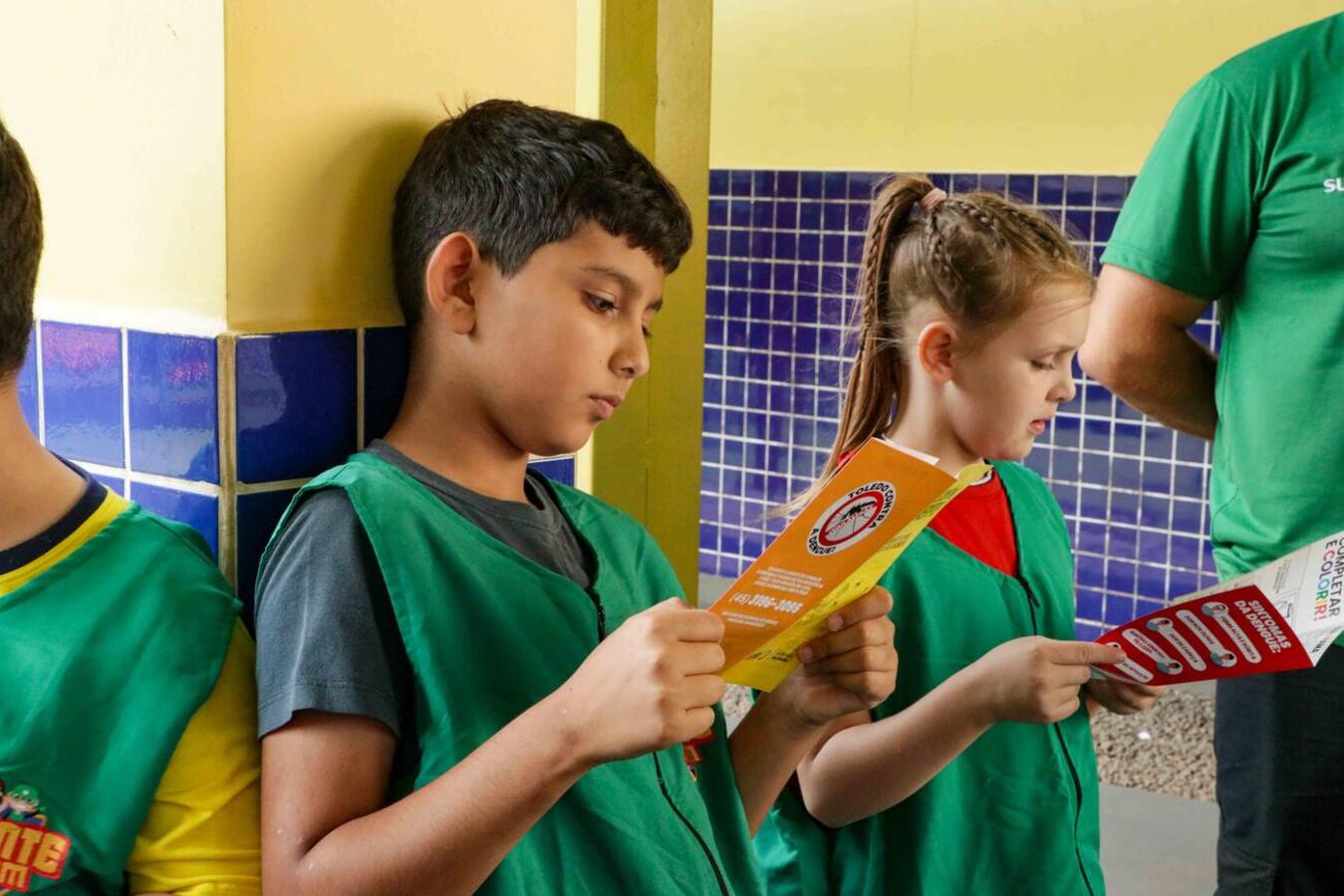Alunos realizam vistoria nas imediações da escola e da comunidade em alusão ao Dia Nacional de Combate à Dengue (19 de novembro)