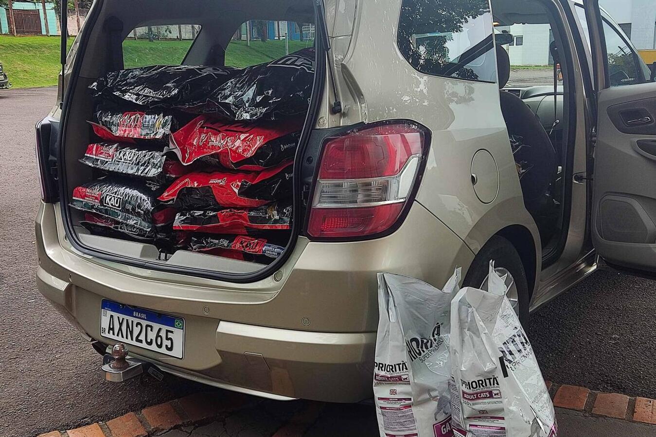 Evento lança o Banco de Ração e a primeira entrega de alimento às protetoras