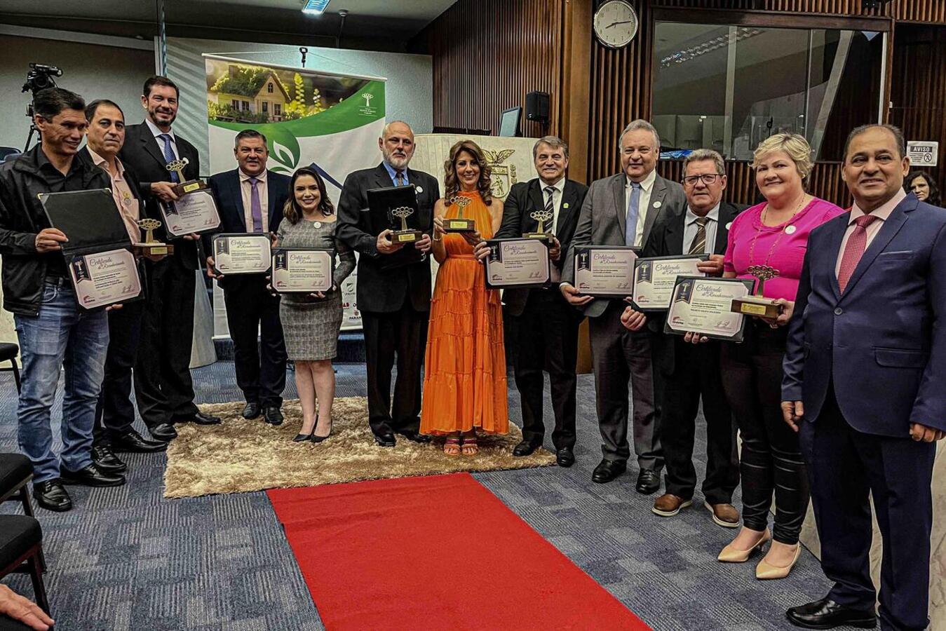 Prefeito e secretários municipais recebem troféus do Prêmio Gestor Público do Paraná
