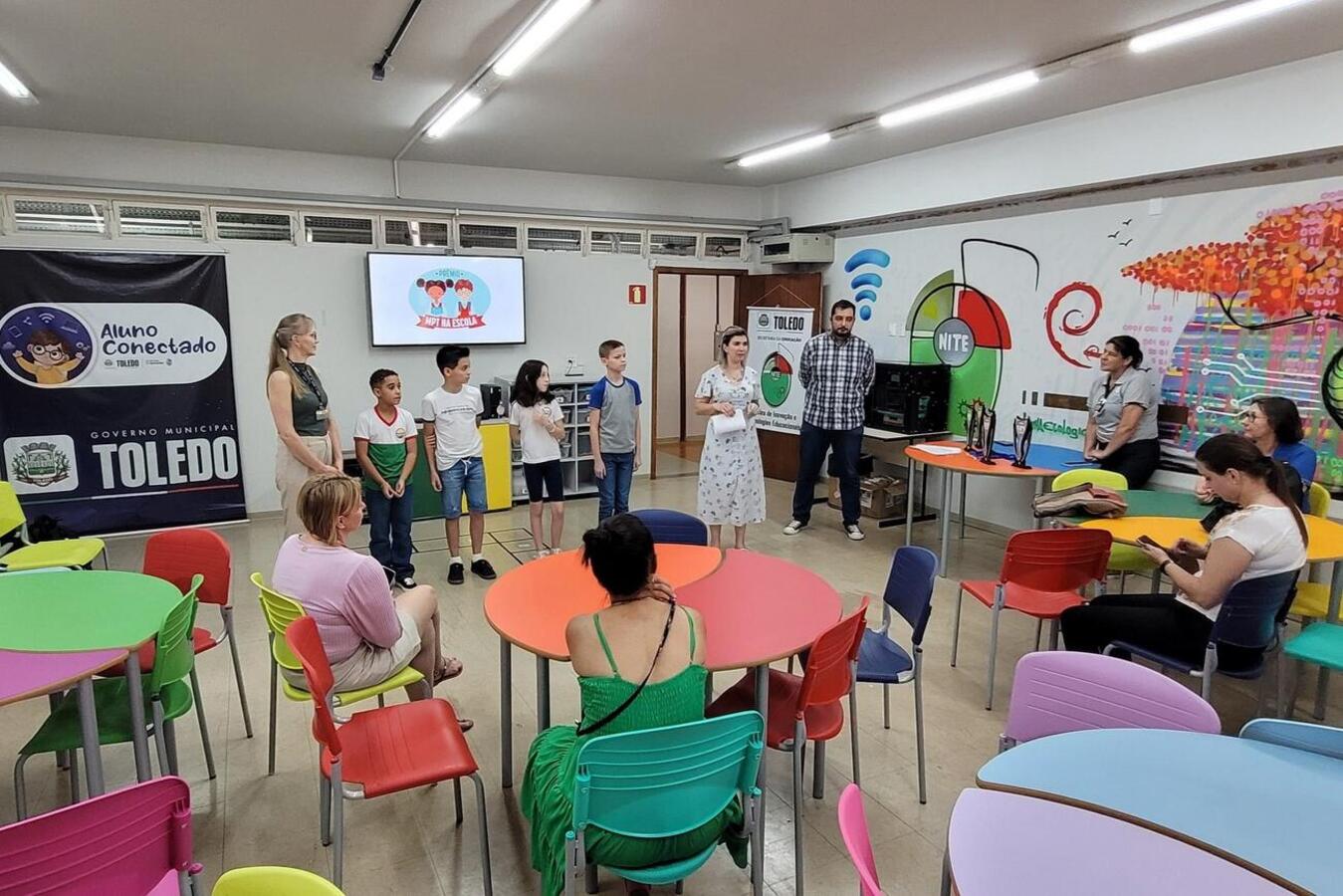 Entrega de troféus e certificados a autores de desenhos, poesias, contos e música foi realizada na última sexta-feira (17), na sede da Secretaria da Educação (Smed)