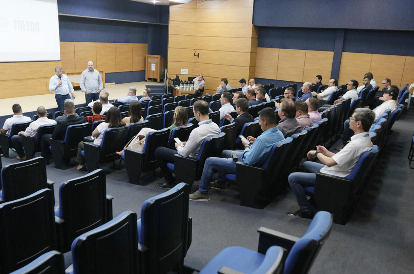 Representantes de 10 municípios dos Campos Gerais que fazem parte de consórcio foram recebidos na manhã desta quinta (17) no Auditório Acary Oliveira