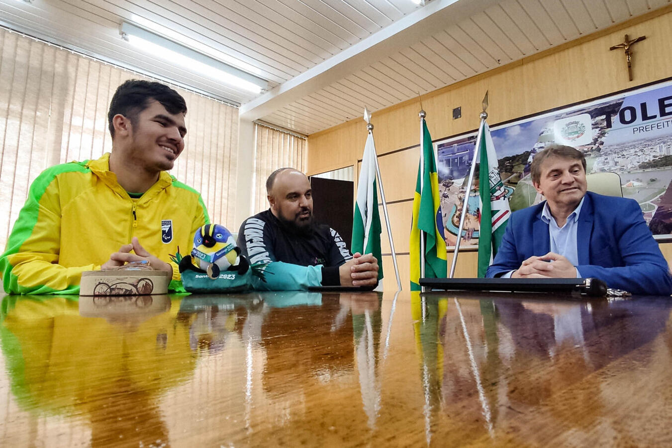 Bronze no Parapan, Breno Johann é recebido pelo prefeito toledano