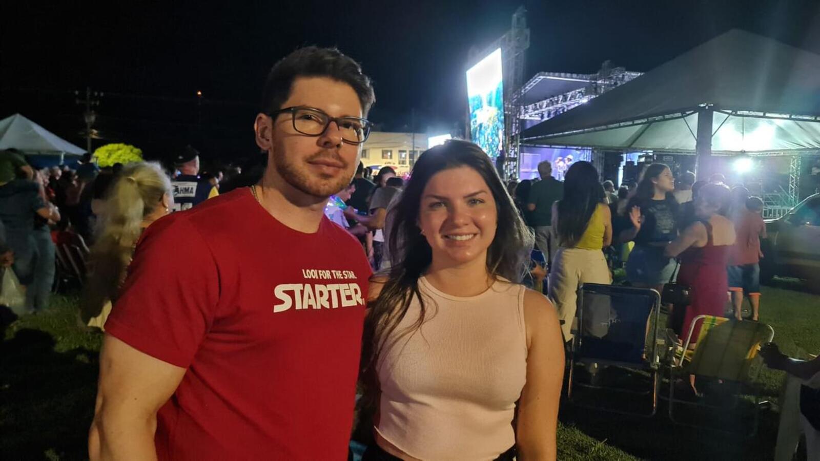 Multidão prestigia show de Guilherme e Santiago para comemorar os 71 anos de Toledo