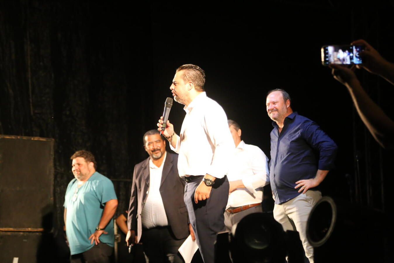 Multidão prestigia show de Guilherme e Santiago para comemorar os 71 anos de Toledo