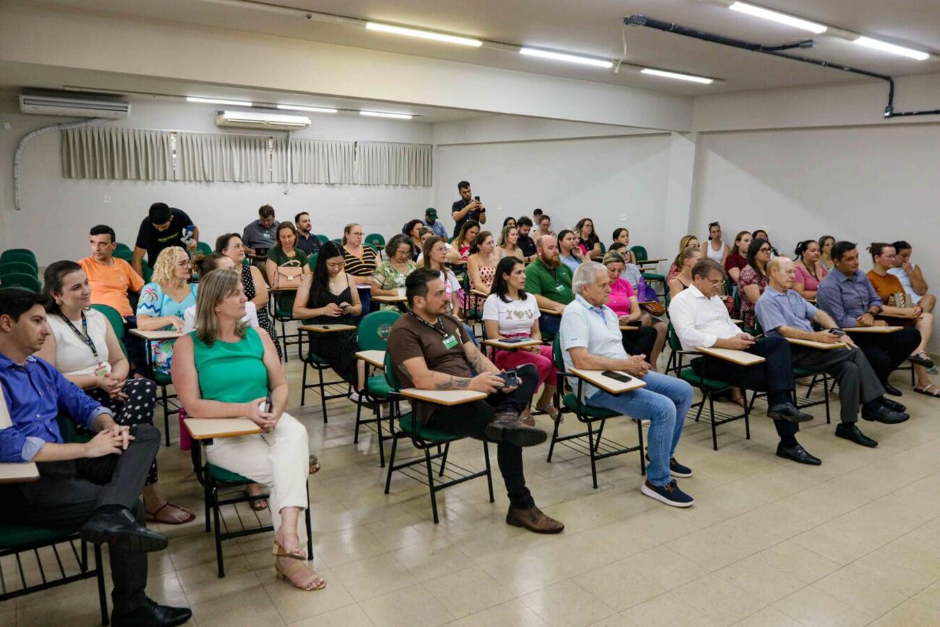 Dividido em dois volumes (Educação Infantil e Ensino Fundamental/Anos Iniciais), documento foi lançado na sede da Smed na tarde desta quarta-feira (20)