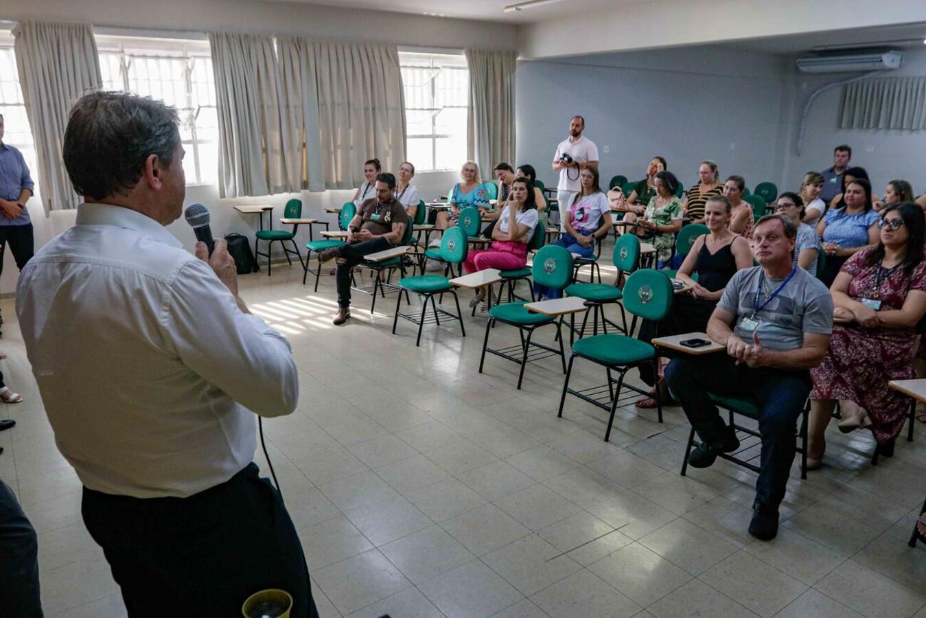Dividido em dois volumes (Educação Infantil e Ensino Fundamental/Anos Iniciais), documento foi lançado na sede da Smed na tarde desta quarta-feira (20)