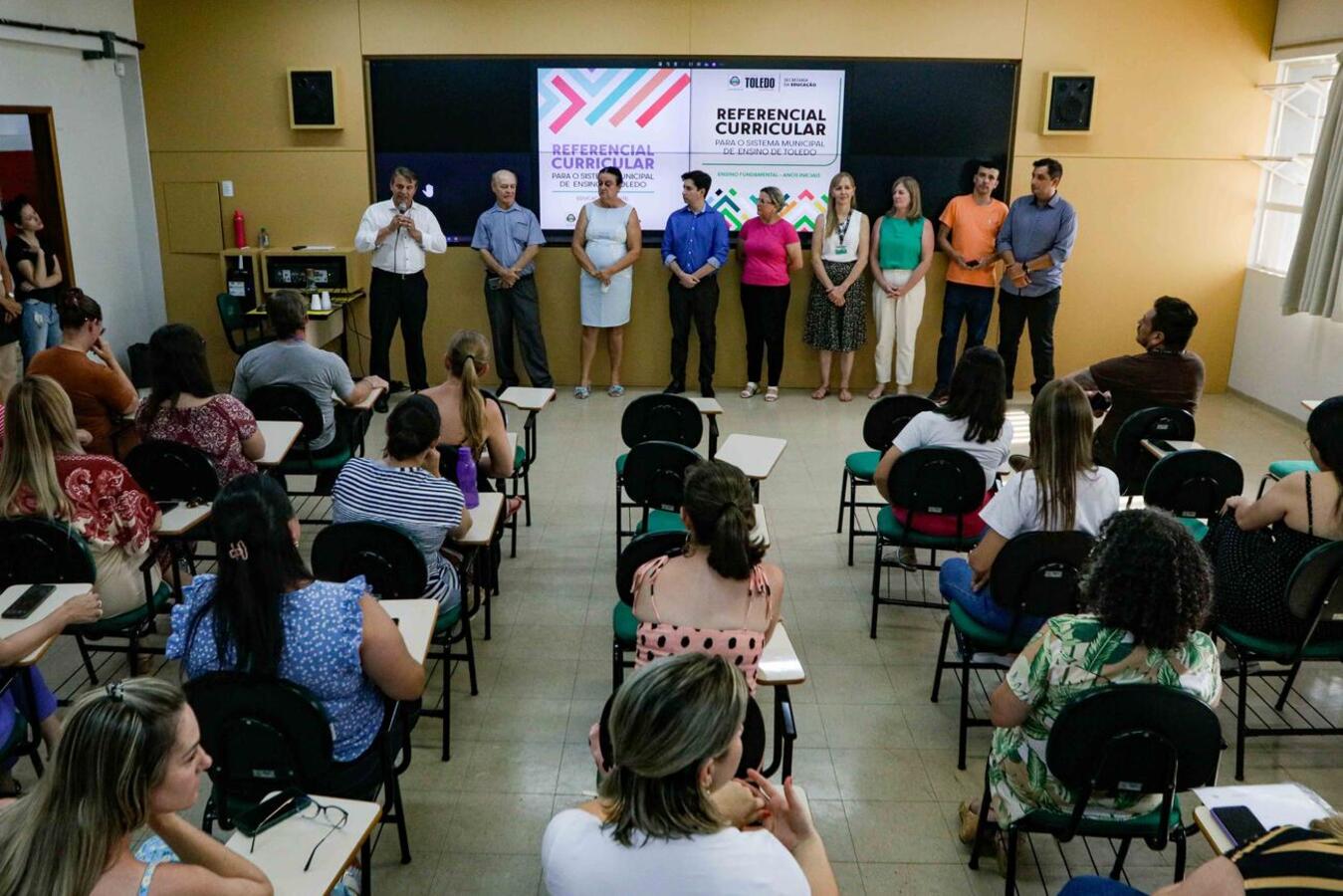 Dividido em dois volumes (Educação Infantil e Ensino Fundamental/Anos Iniciais), documento foi lançado na sede da Smed na tarde desta quarta-feira (20)