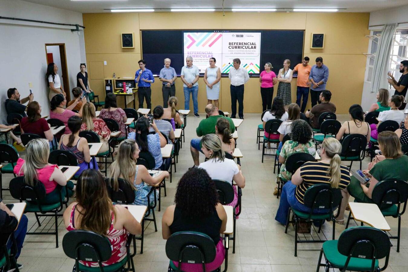 Dividido em dois volumes (Educação Infantil e Ensino Fundamental/Anos Iniciais), documento foi lançado na sede da Smed na tarde desta quarta-feira (20)