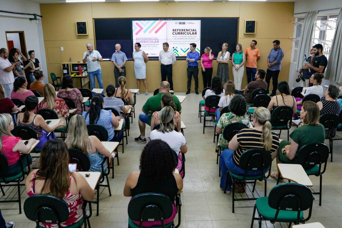 Dividido em dois volumes (Educação Infantil e Ensino Fundamental/Anos Iniciais), documento foi lançado na sede da Smed na tarde desta quarta-feira (20)