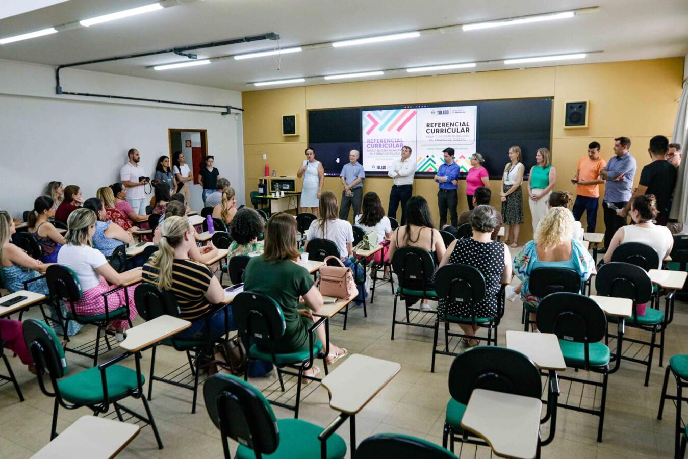 Dividido em dois volumes (Educação Infantil e Ensino Fundamental/Anos Iniciais), documento foi lançado na sede da Smed na tarde desta quarta-feira (20)
