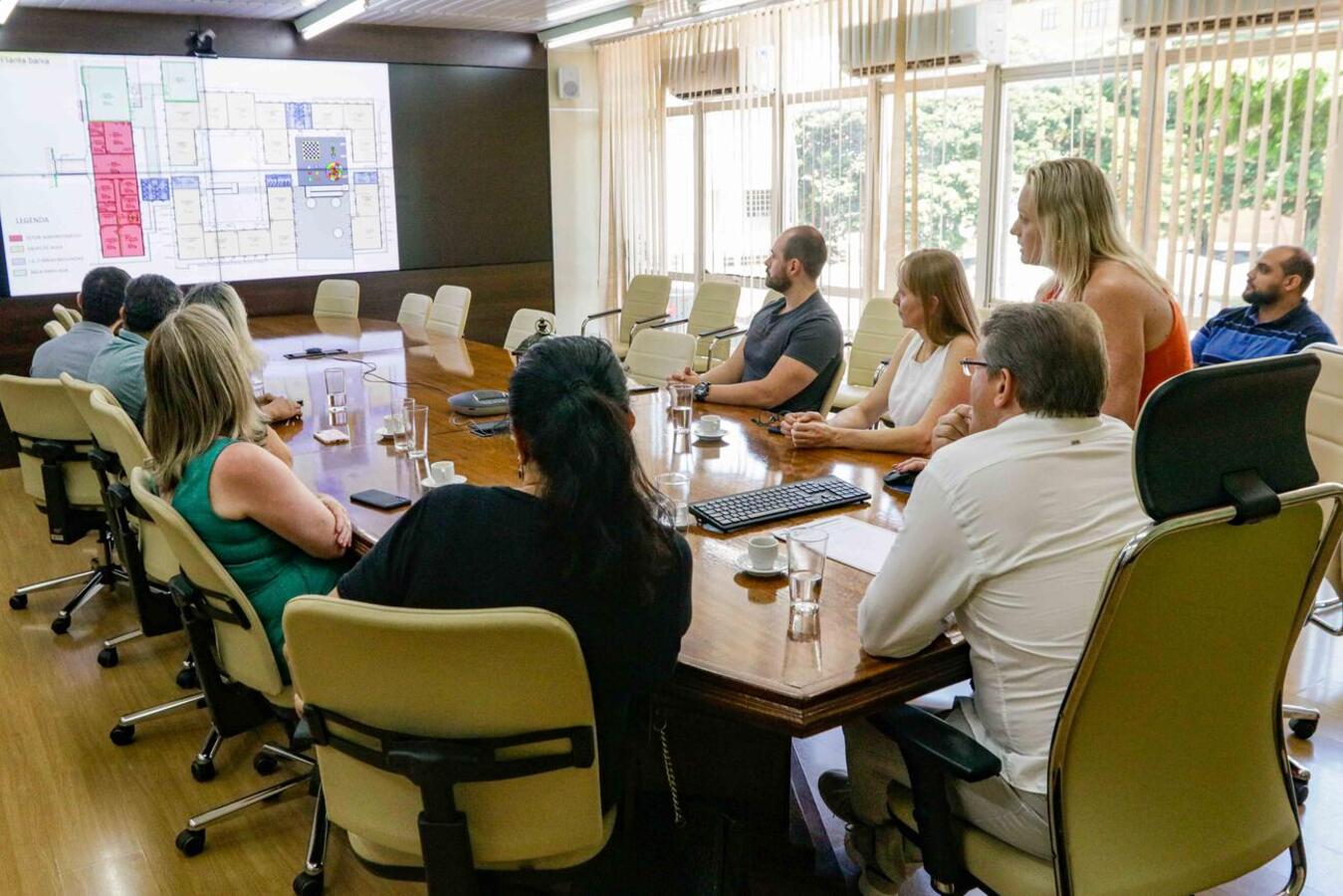 Proposta do partido arquitetônico foi apresentada nesta sexta-feira para o prefeito e equipe da Secretaria da Educação