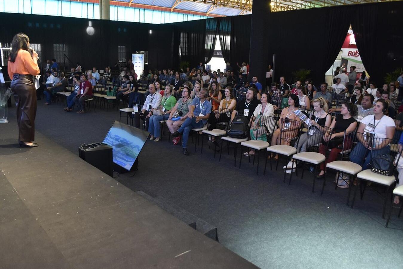 No ano passado aconteceram atividades com o intuito de fomentar a economia a partir de qualificações, geração de emprego e renda, promoção de eventos e apoio às empresas