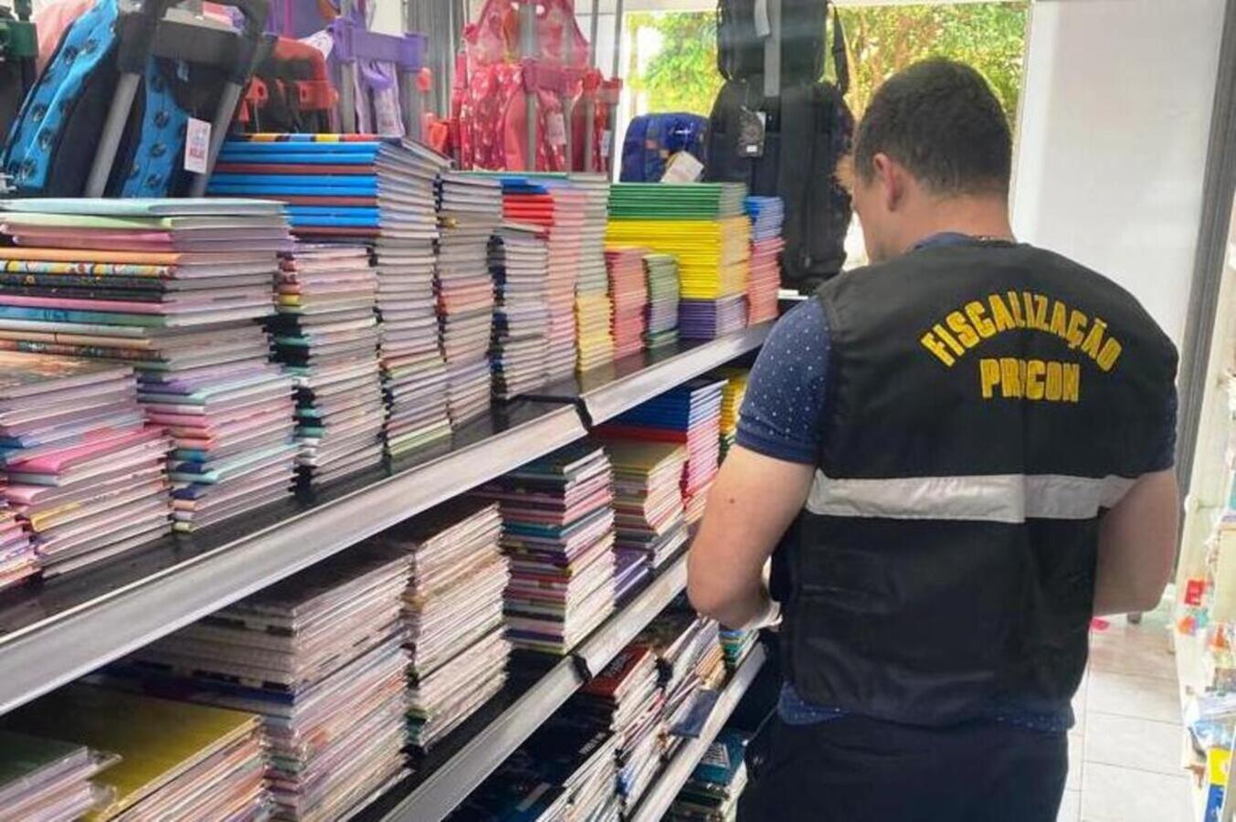 Procon de Toledo realizou pesquisa de preços de materiais escolares