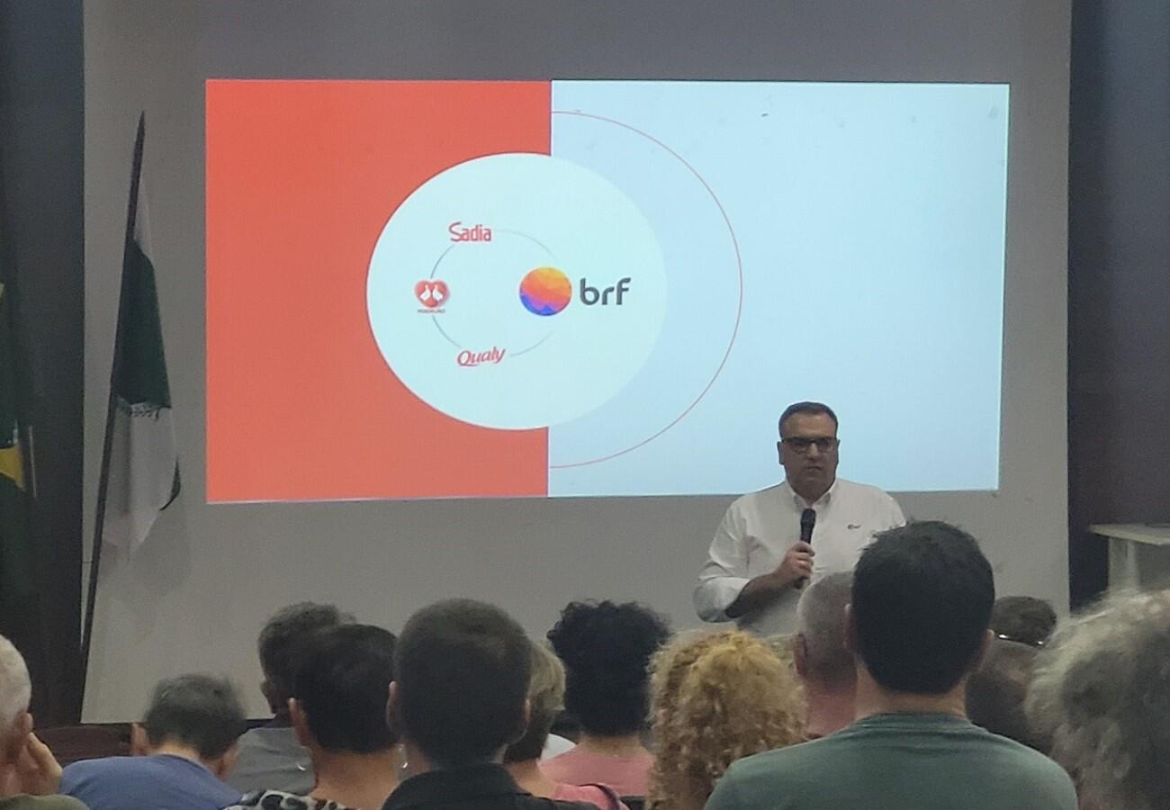 Grupo formado por 45 profissionais que atuam neste segmento conheceu, nesta quinta-feira (25), granjas, Biopark e Centro de Eventos de Eventos Ismael Sperafico