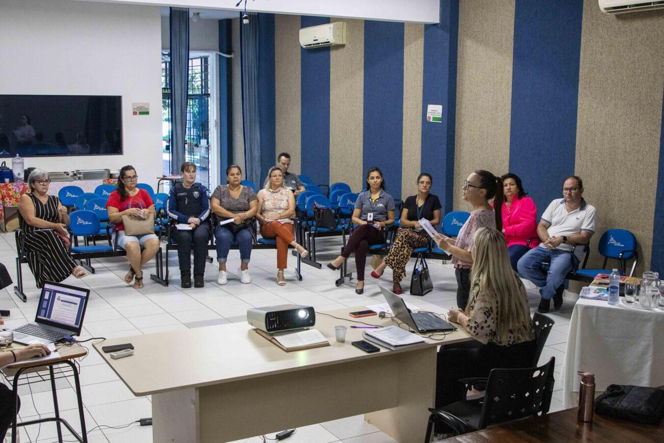 A programação da campanha de Valorização da Mulher aconteceu durante a reunião bimestral do Conselho da Mulher, no Centro da Juventude do Coopagro