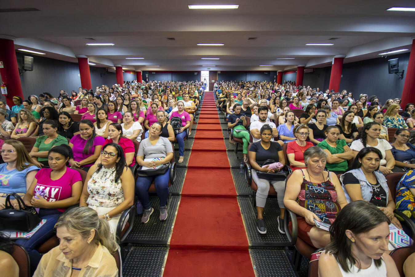 Eventos no Teatro e Unipar marcam abertura do ano letivo em Toledo