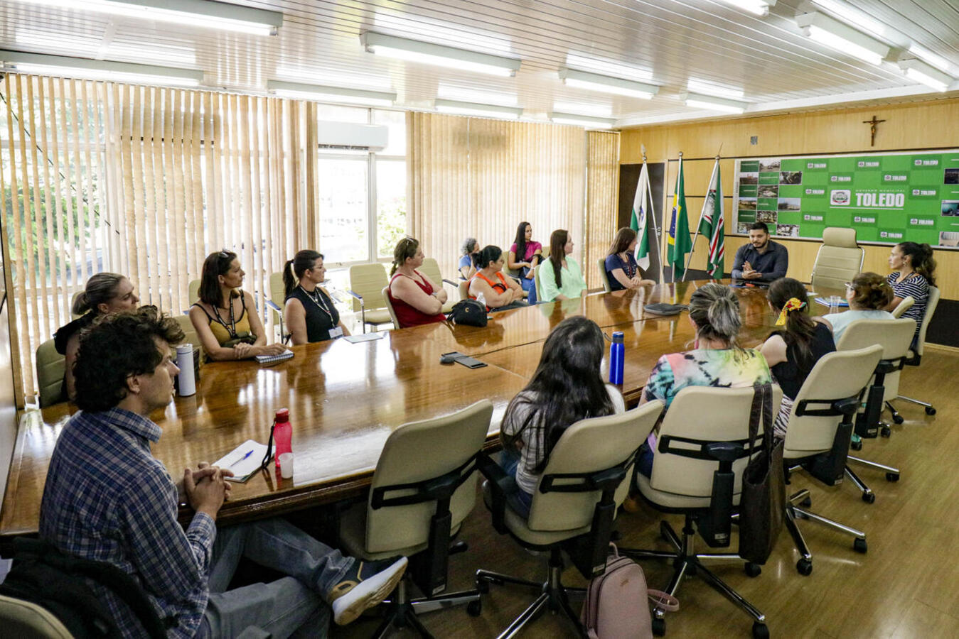 Professores da Rede Municipal de Ensino fizeram os mesmos passos percorridos pelos alunos dos quartos anos nos poderes Executivo, Legislativo e Judiciário