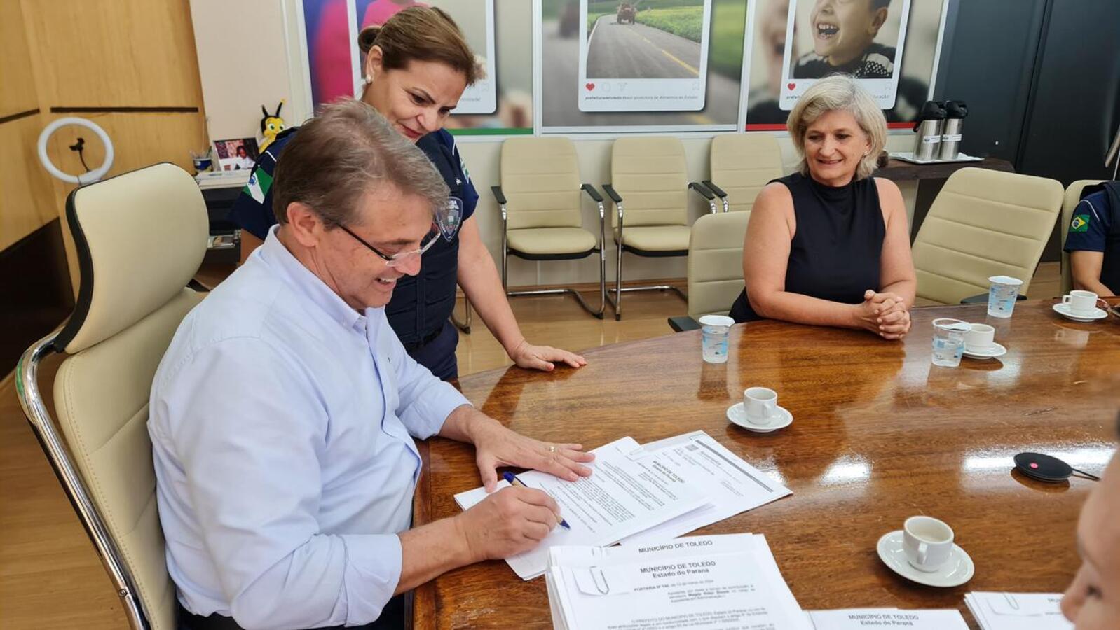 Cirlei Surian, Clera Bonfim, Hildegard Baier, Magda Biesek e Marinês Ferretto foram recebidas na tarde desta quarta (13) na Sala de Reuniões do Gabinete do Prefeito