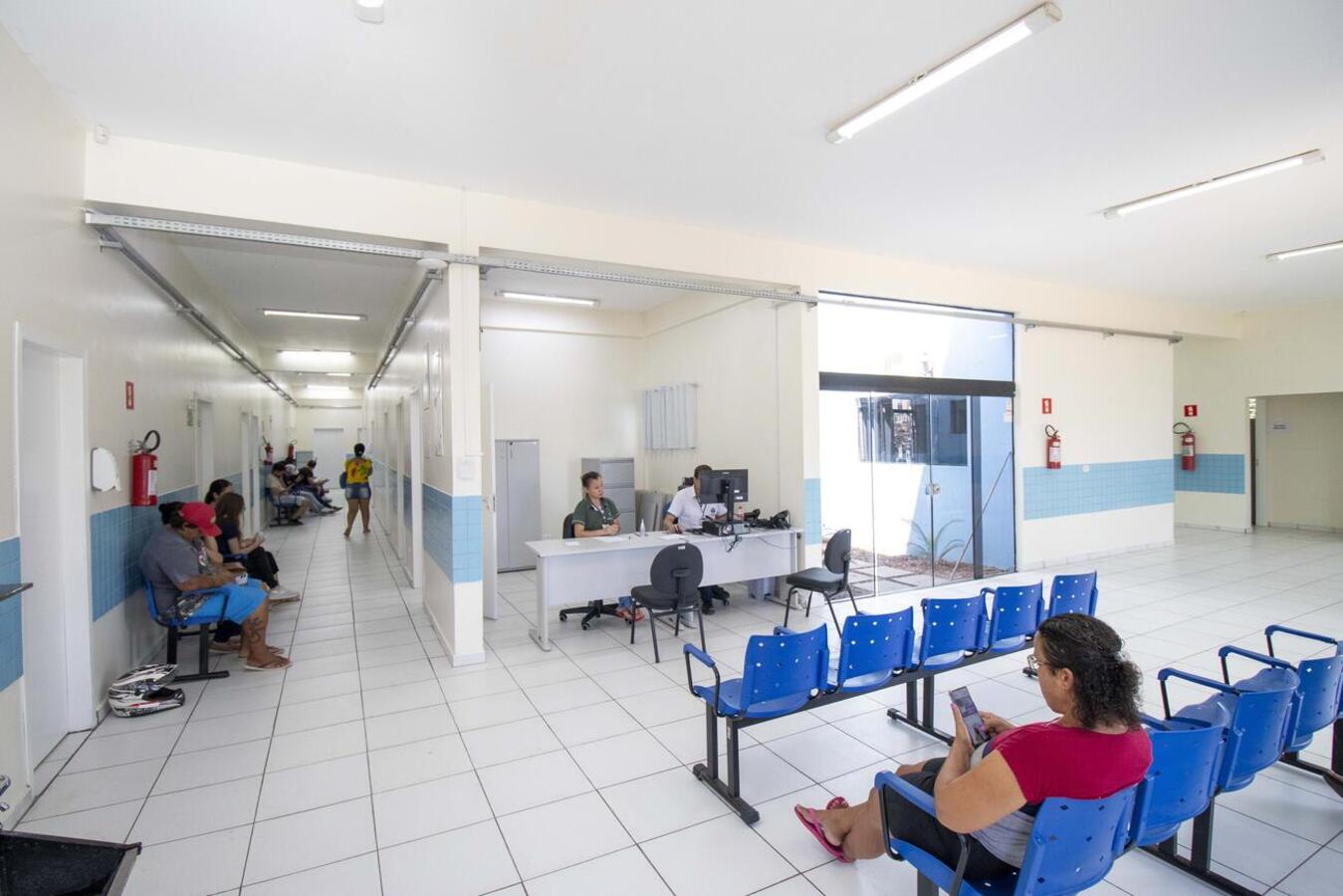 Diante de um cenário que tende a se agravar, município está ampliando horários e locais de atendimento, remanejando equipes e reforçando estoque de insumos