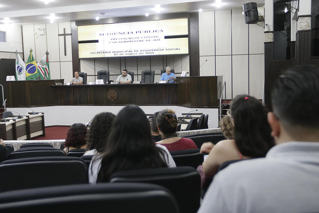 Equipe da Secretaria apresentou, na tarde desta quinta-feira (7), no Plenário da Casa de Leis, relatórios relacionados à execução orçamentária no terceiro quadrimestre de 2023