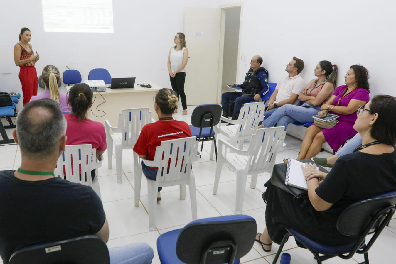 Reunião na tarde desta terça (12), no Centro Municipal de Controle e Endemias, teve objetivo de avaliar ações e ouvir sugestões de integrantes do grupo de trabalho