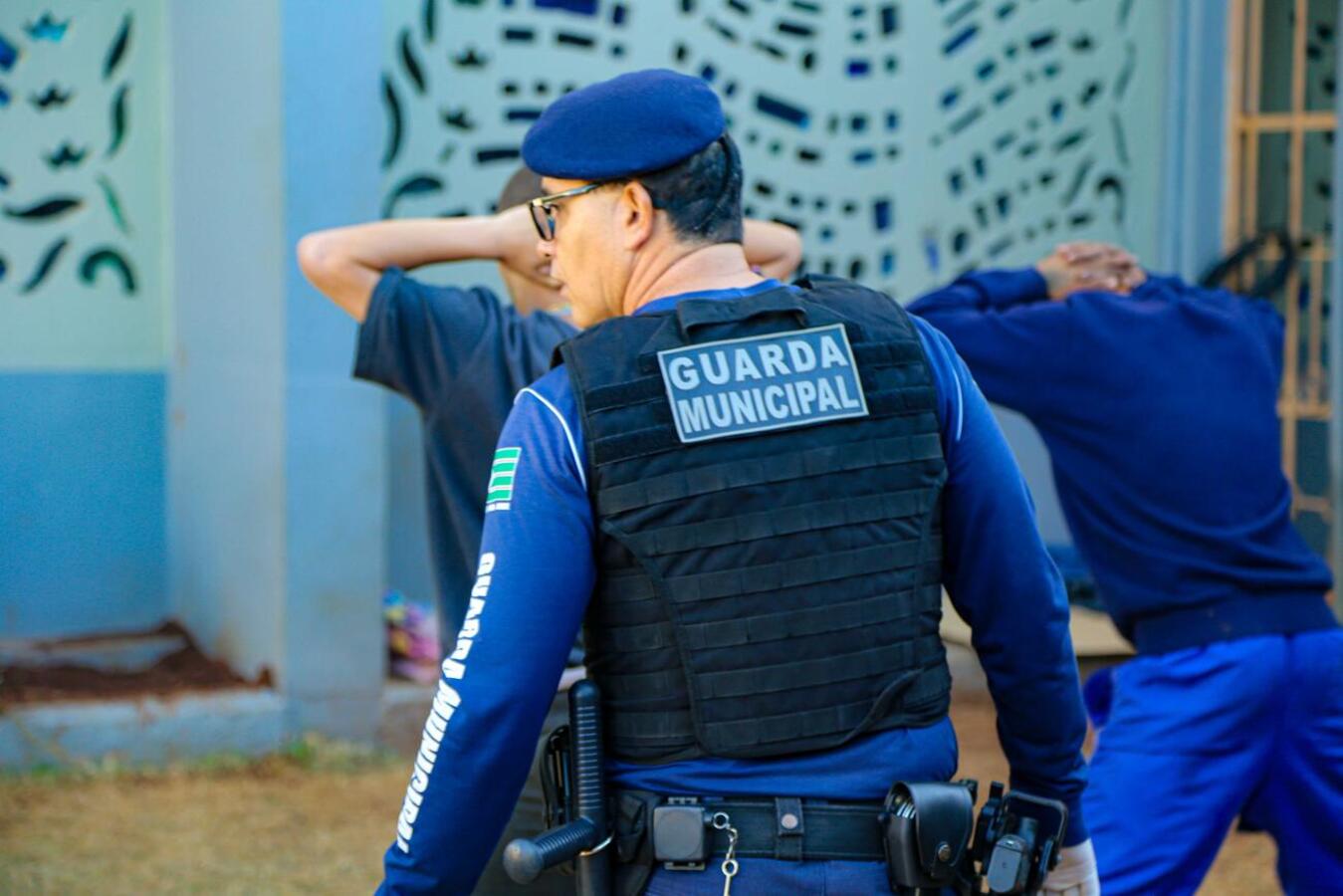 Guarda Municipal realiza ação junto à pessoas em situação de rua na Catedral