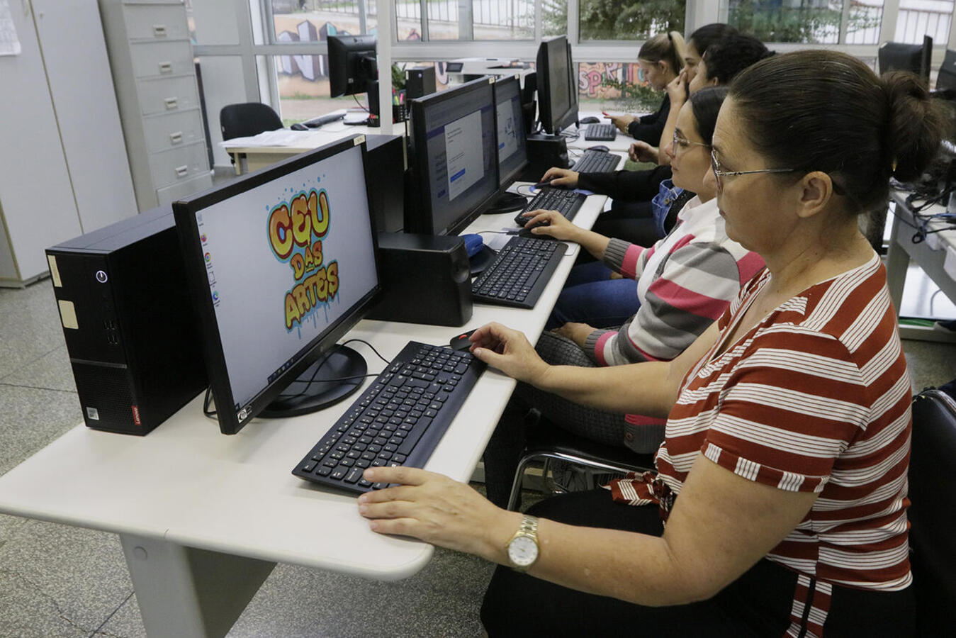 Capacitação focada em Windows e Office segue até setembro; inscrições para curso de assistente de tecnologias da informação e aulas de dança ainda estão abertas