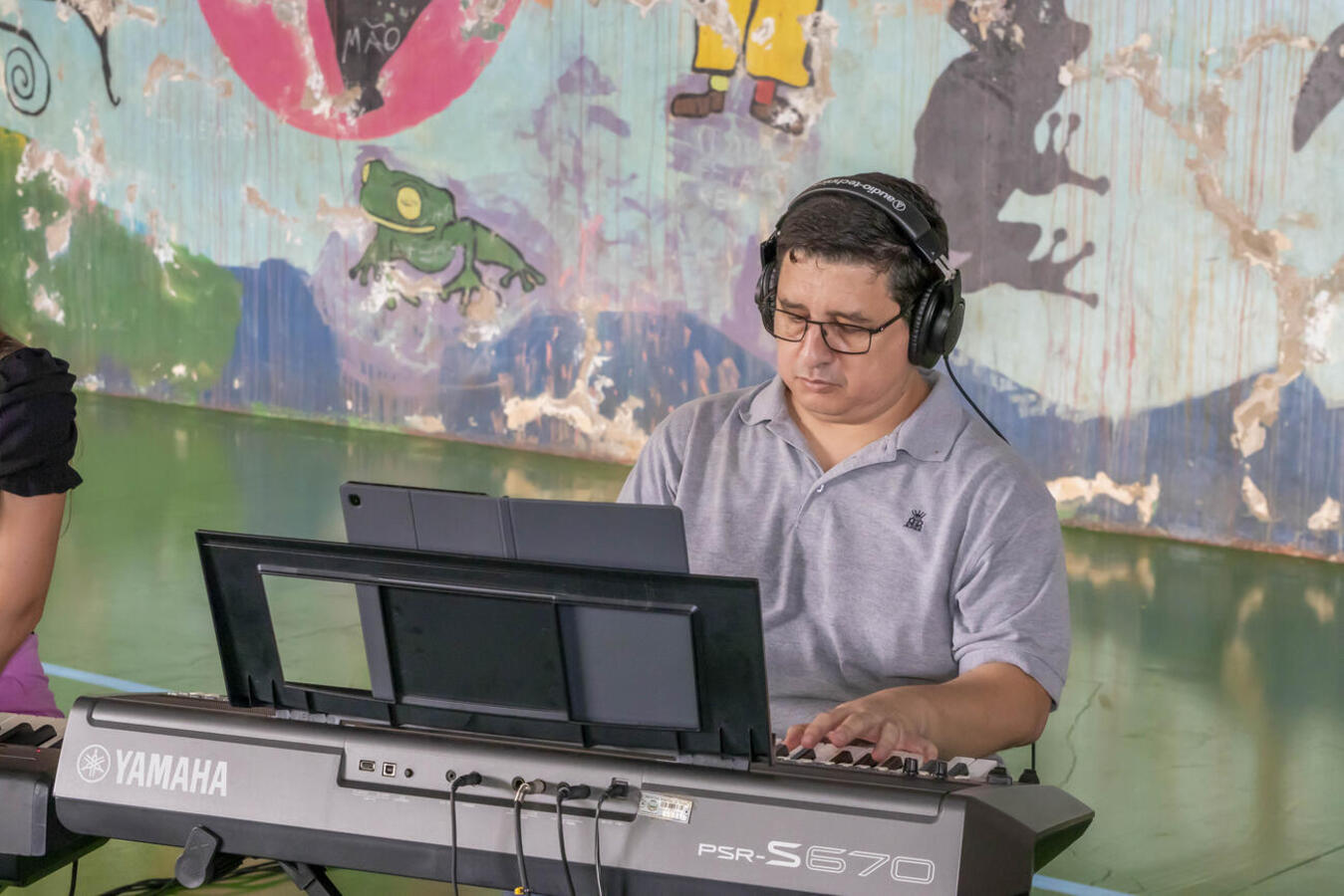 Banda da Casa da Cultura fez shows que divertiram alunos de 5 escolas municipais da cidade e do interior; mais três etapas estão previstas e a próxima será em junho