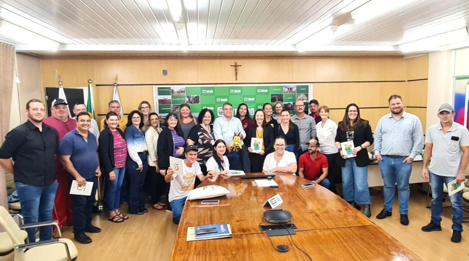 Empreendedores se organizam e criam o Núcleo da Adetur em Toledo no Dia do Chimarrão, 24 de abril
