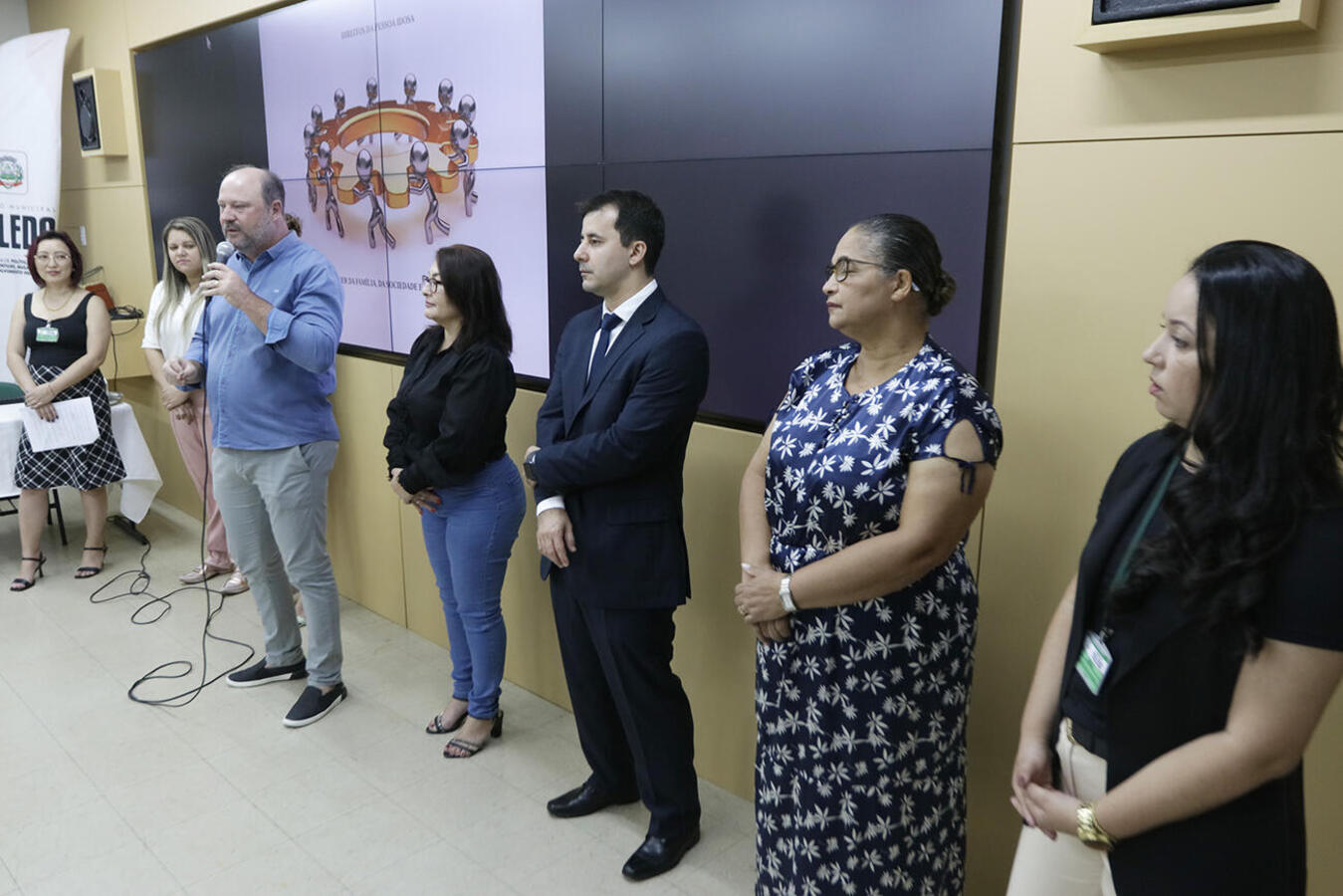 Promovido por intermédio da Escola de Governo, curso é destinado a profissionais que atuam junto à terceira idade; abertura foi na manhã desta quarta-feira (8)