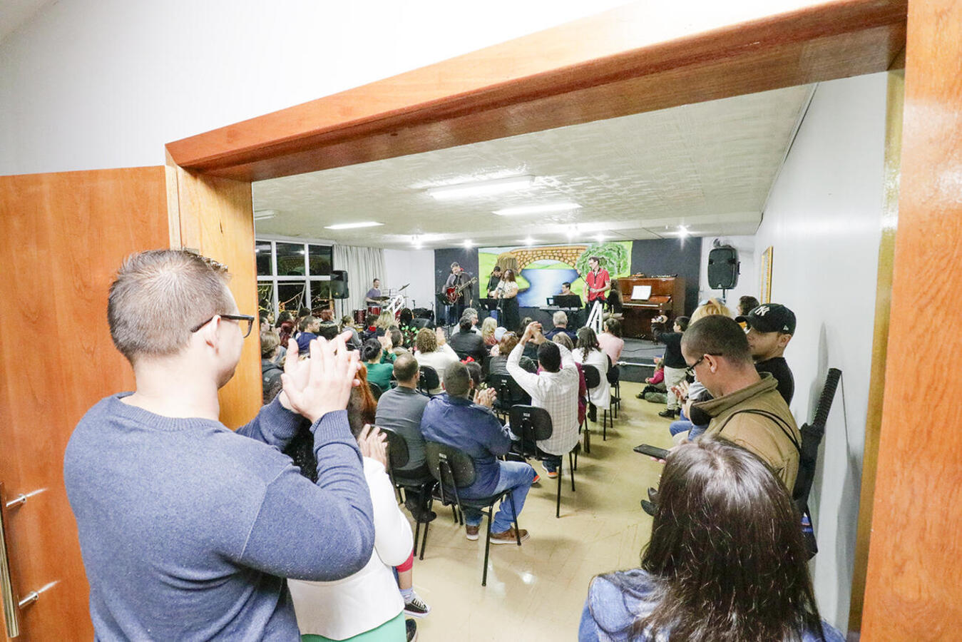 Inspirada em atividades do Música nas Escolas, apresentação geral na noite desta terça-feira (14) teve grandes sucessos do cancioneiro infantil no repertório