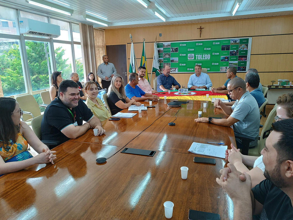 Ato na manhã de hoje (9), na Sala de Reuniões do Gabinete do Prefeito, permitirá que comunidade Bressan/Cesar Parque tenha mais uma saída para o Centro