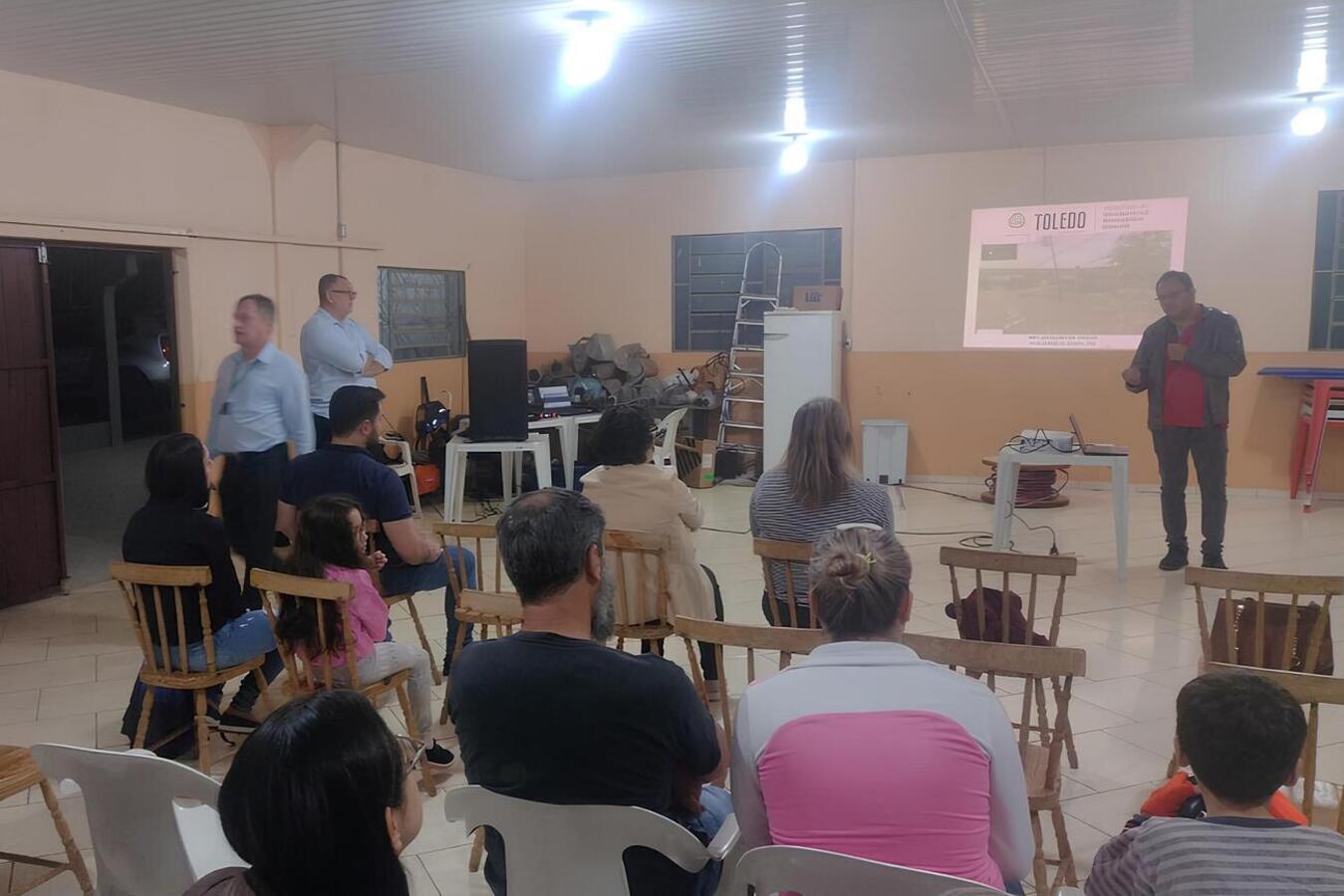 Projeto de técnicos da SSMU foi apresentado à comunidade em evento realizado na noite desta segunda-feira (13) na associação de moradores do bairro