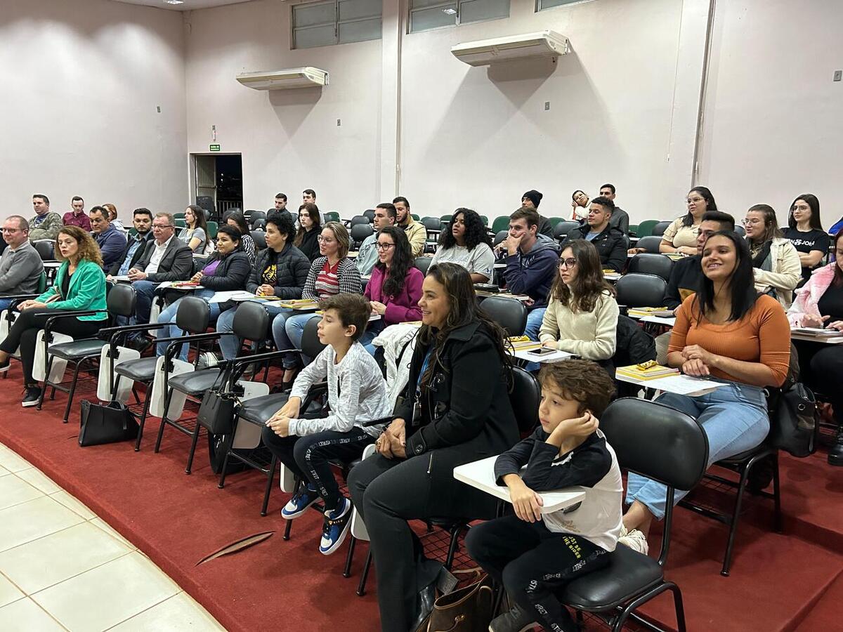 Curso é gratuito e voltado para jovens empreendedores com idade entre 18 e 29 anos, que já têm ou não o seu próprio negócio