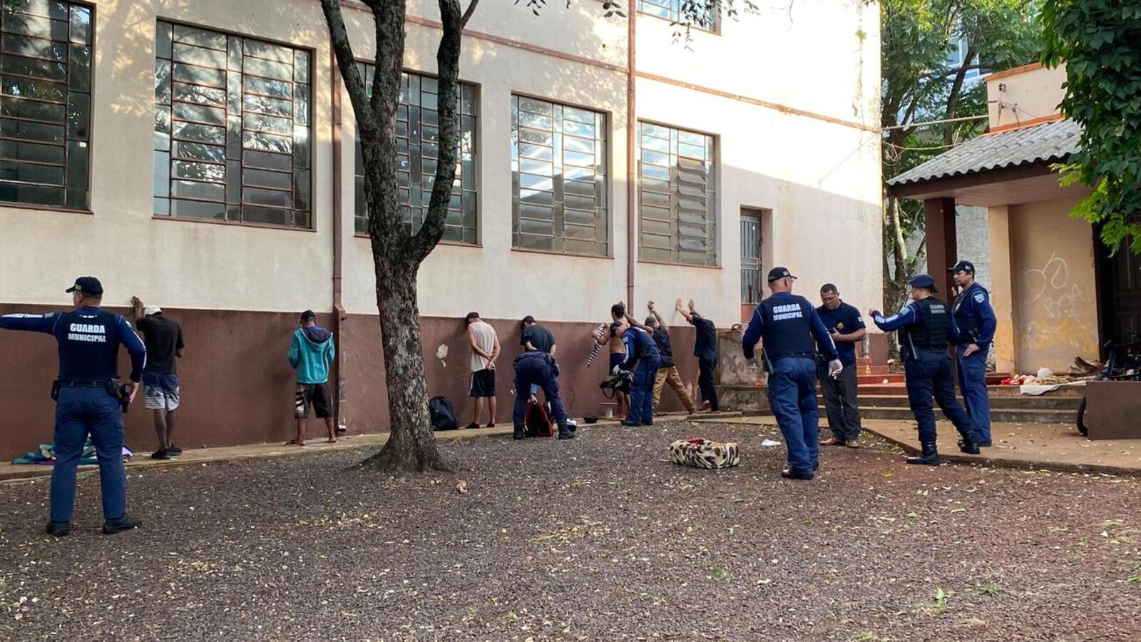 Sete indivíduos foram detidos e encaminhados para a 20ª Subdivisão Policial (SDP) de Toledo por invasão de propriedade