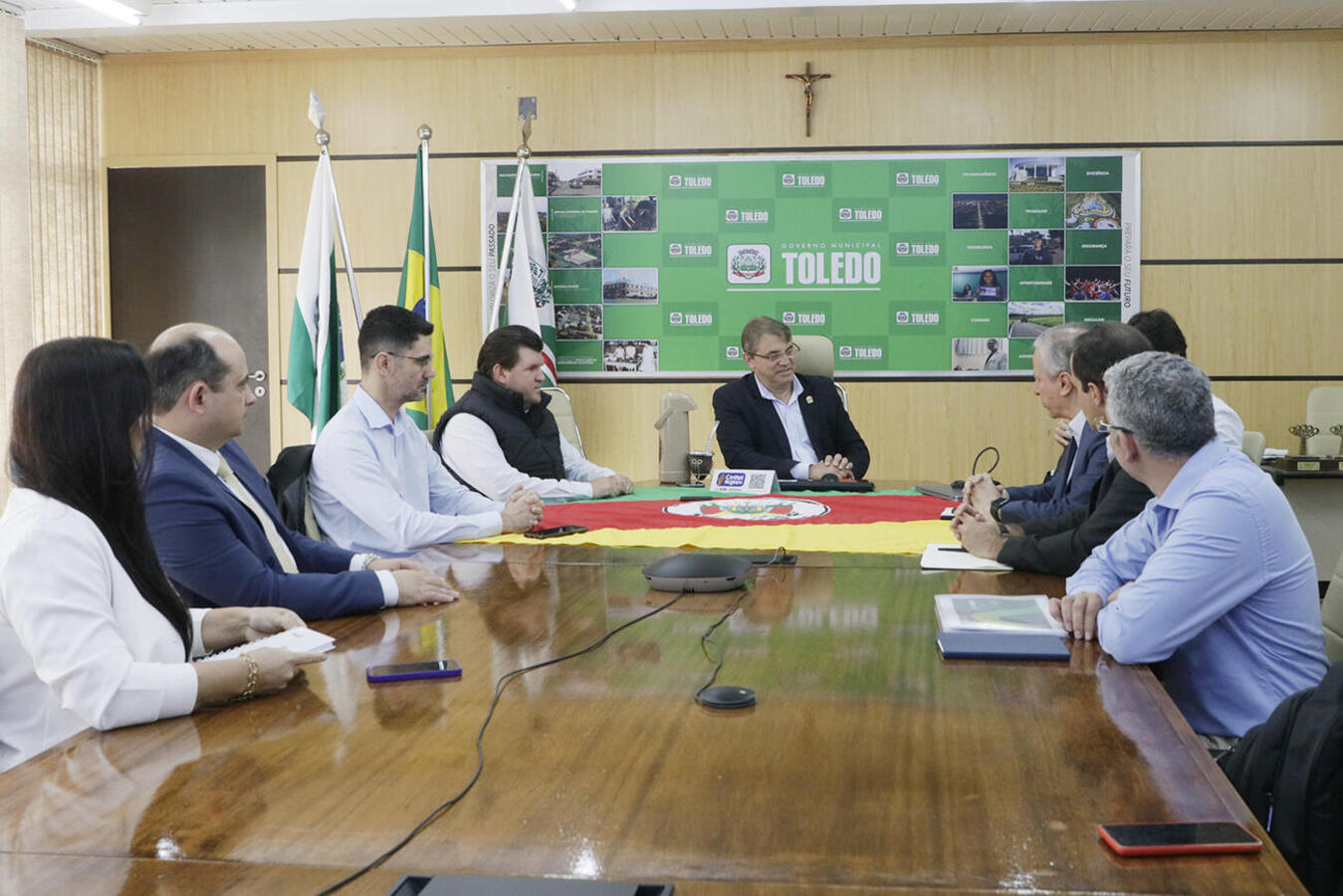 Executivos de controladora do consórcio que cuida da iluminação pública foram recebidos na Sala de Reuniões do Gabinete do Prefeito na manhã desta quinta (16)