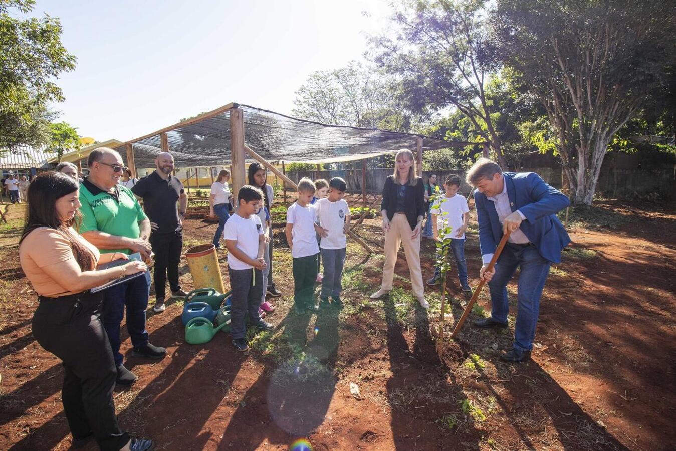 A inauguração da reforma e ampliação em instituição de ensino no distrito de Novo Sobradinho aconteceu na manhã desta quarta-feira (12)