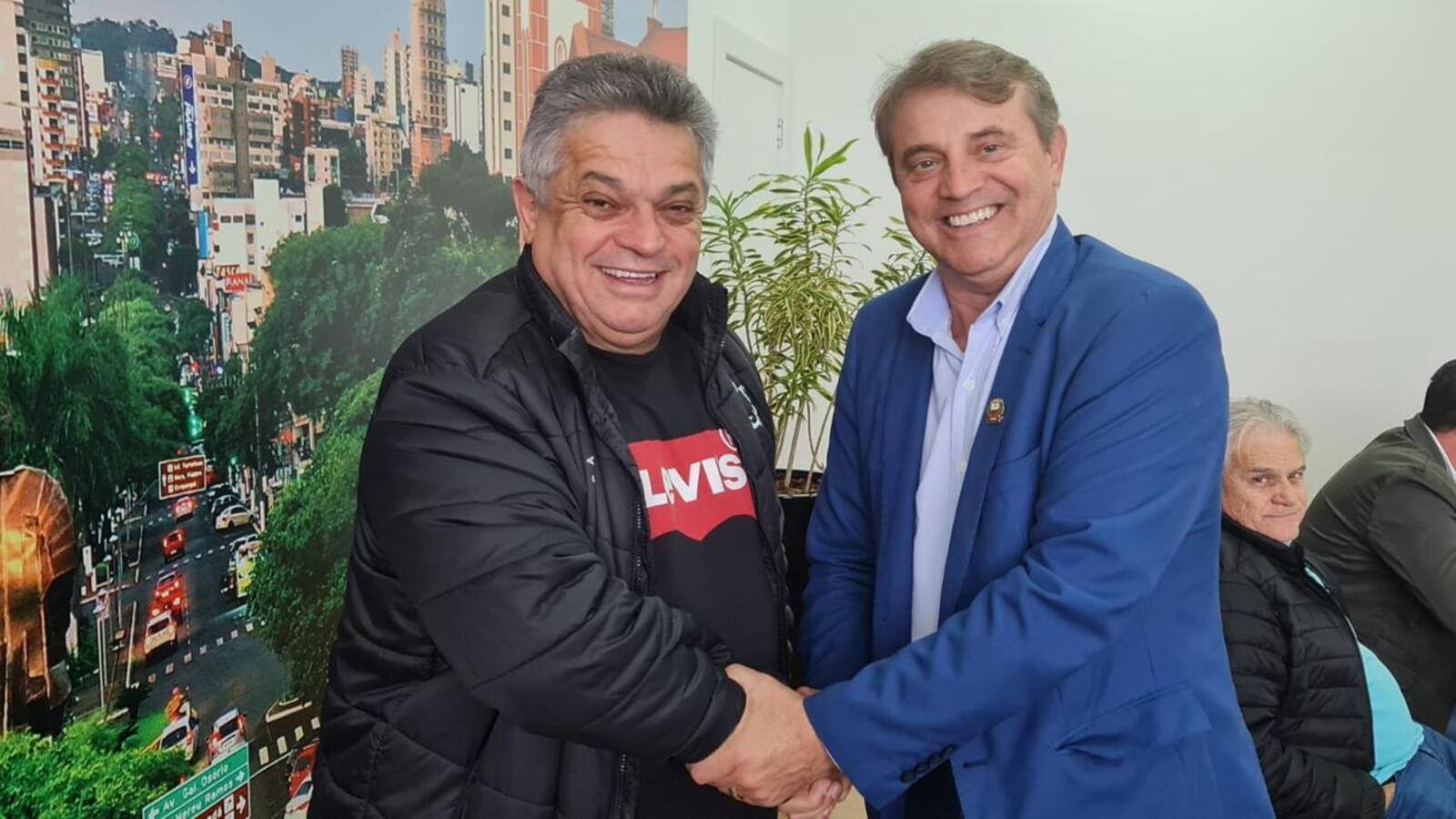 Representantes do Executivo, do Legislativo e da sociedade civil de Toledo estiveram em Chapecó nesta semana para conhecer o programa Mão Amiga