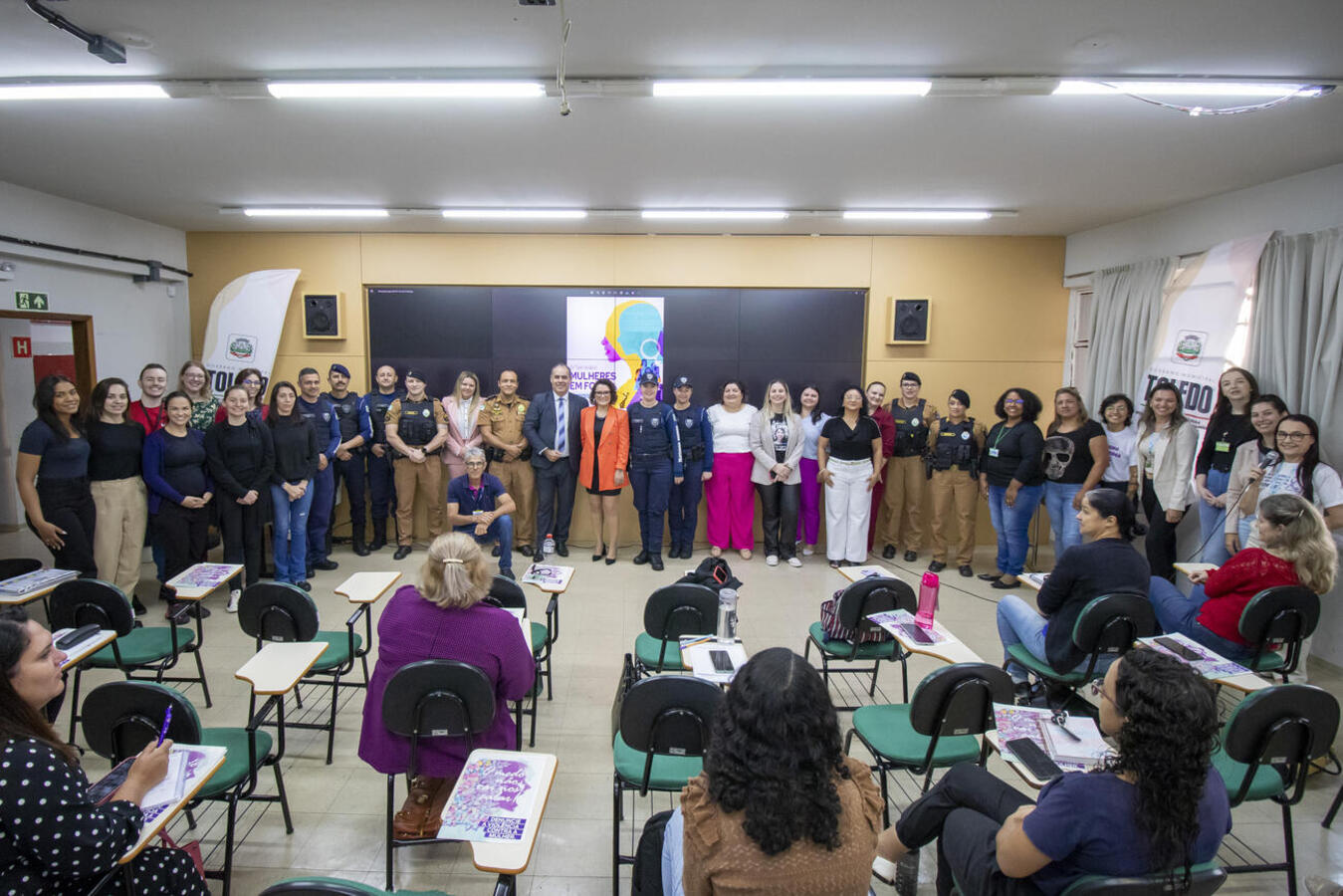 A abertura do IV Seminário Mulheres em Foco aconteceu nesta terça-feira (18) na Escola de Administração Pública do Município de Toledo 
