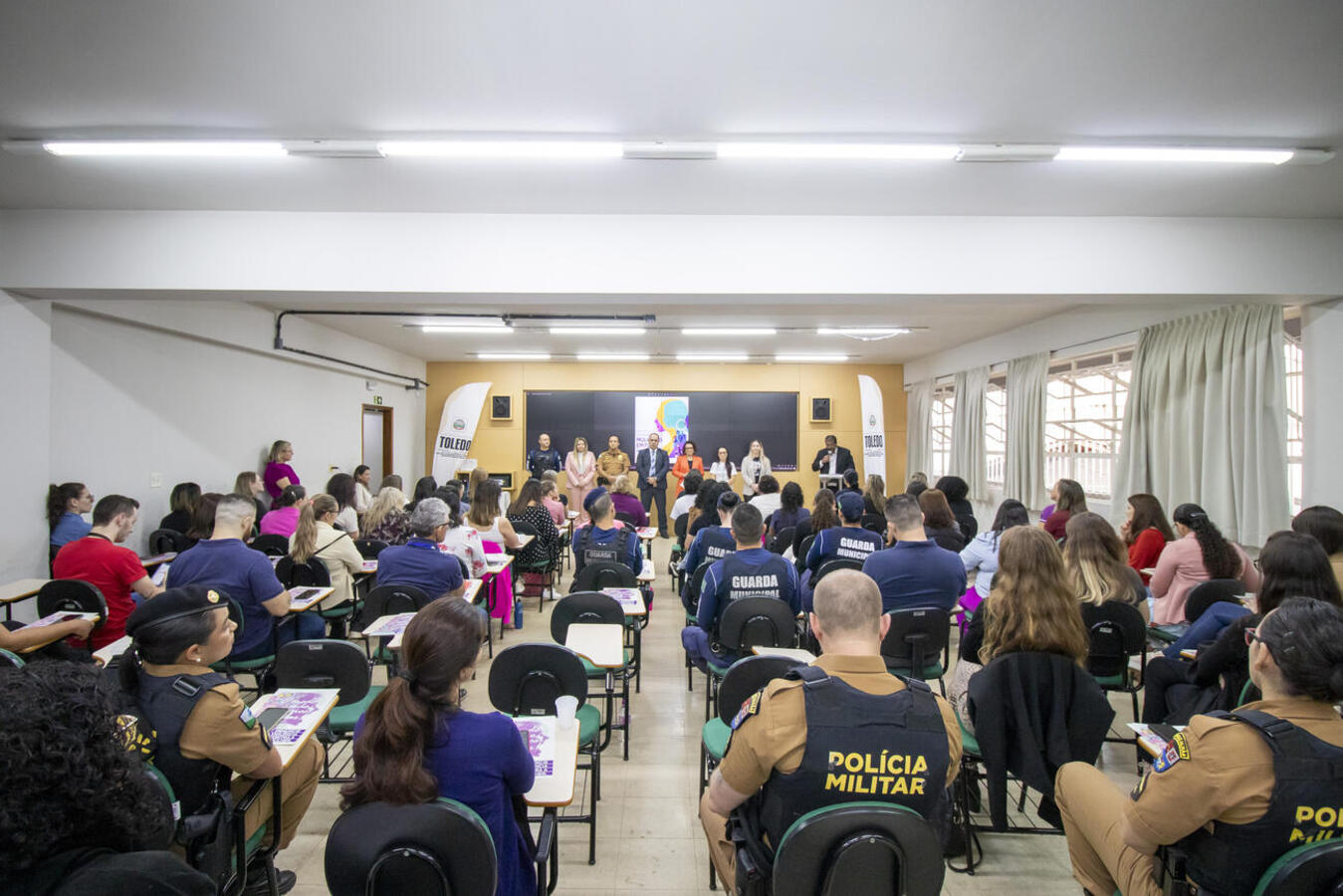 A abertura do IV Seminário Mulheres em Foco aconteceu nesta terça-feira (18) na Escola de Administração Pública do Município de Toledo 