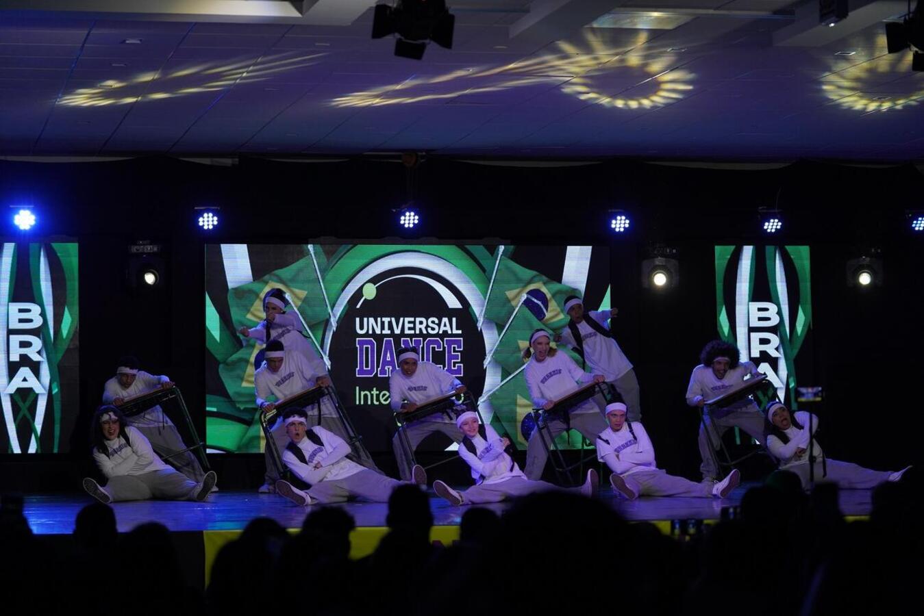 Apoiada pela Smel, 5ª Essência venceu todas as categorias que disputou na Seletiva Brasil do Universal Dance, realizado no início do mês em Florianópolis