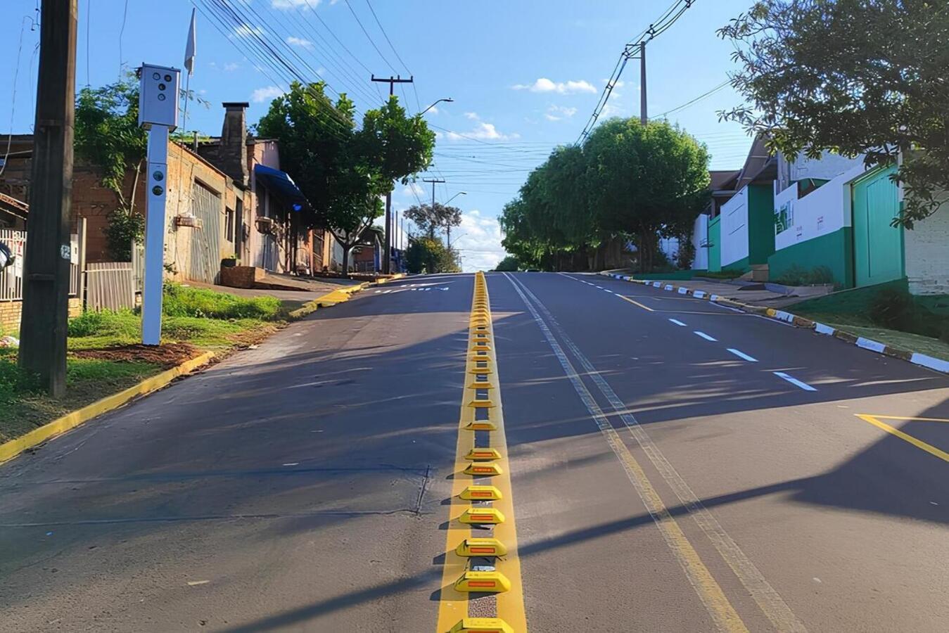Serviço está aos cuidados do Departamento de Trânsito e Rodoviário (Deptrans), que já alterou a sinalização da via, na qual só será permitido estacionamento em um dos lados