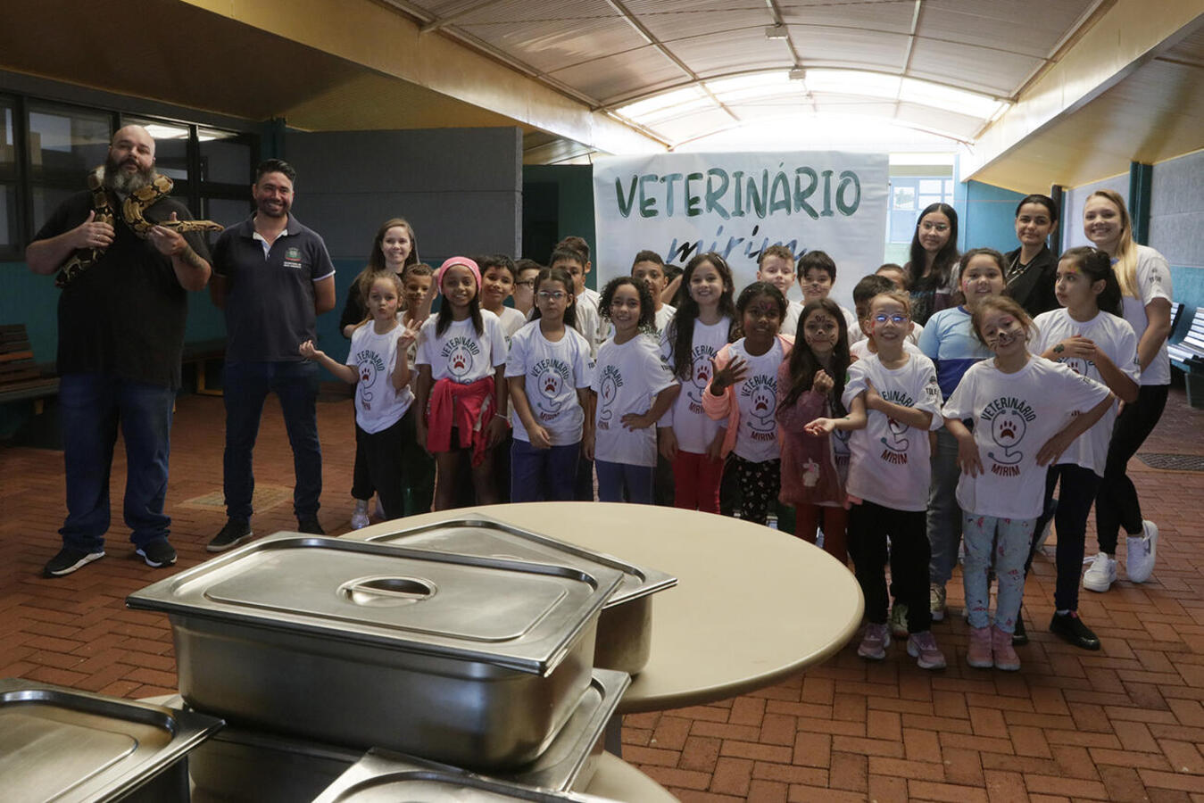 A formatura das turmas de Veterinários Mirins ficou mais dinâmica com atividades interativas em laboratórios e com animais da Clínica Veterinária da PUC-PR (Clivet)
