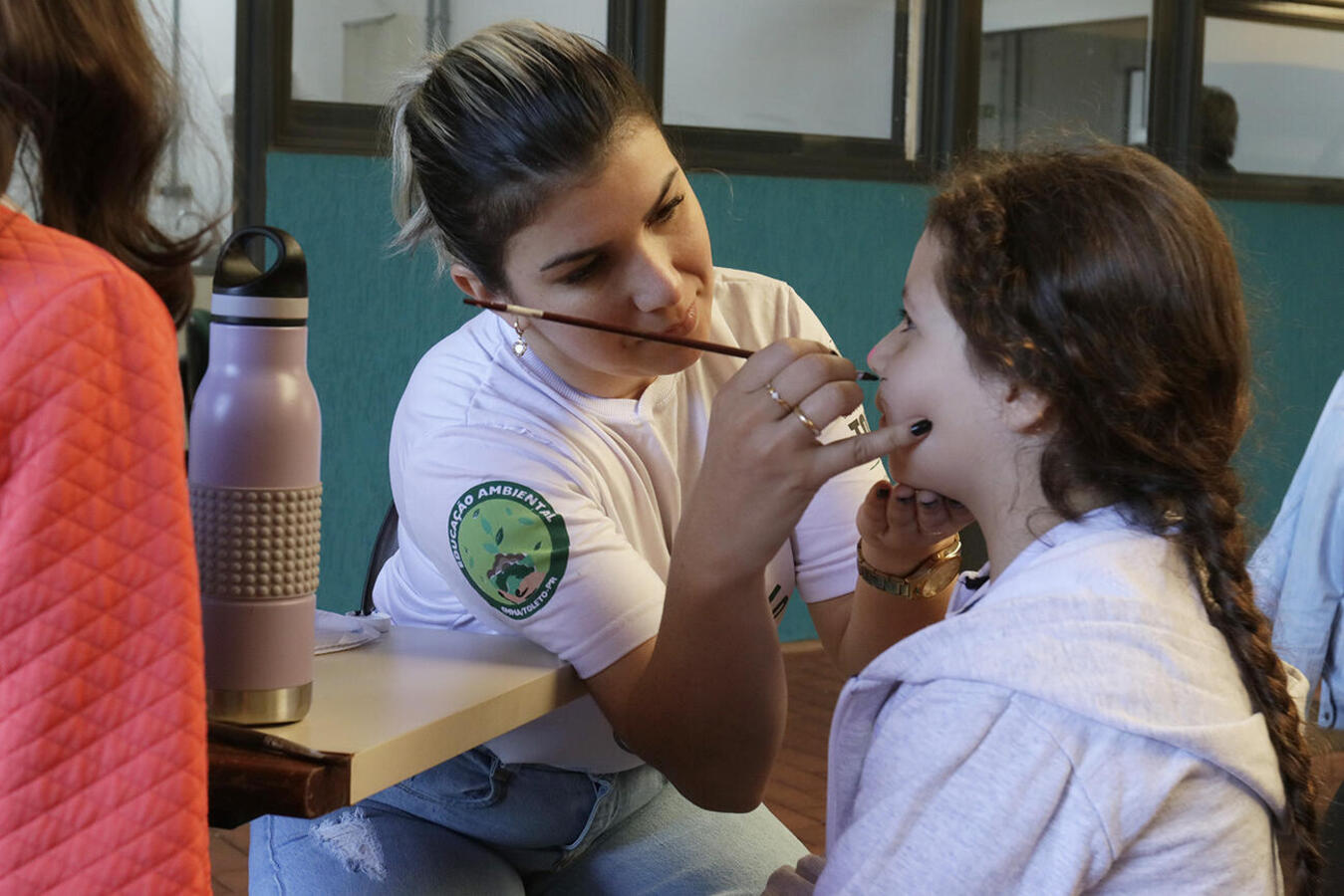 A formatura das turmas de Veterinários Mirins ficou mais dinâmica com atividades interativas em laboratórios e com animais da Clínica Veterinária da PUC-PR (Clivet)